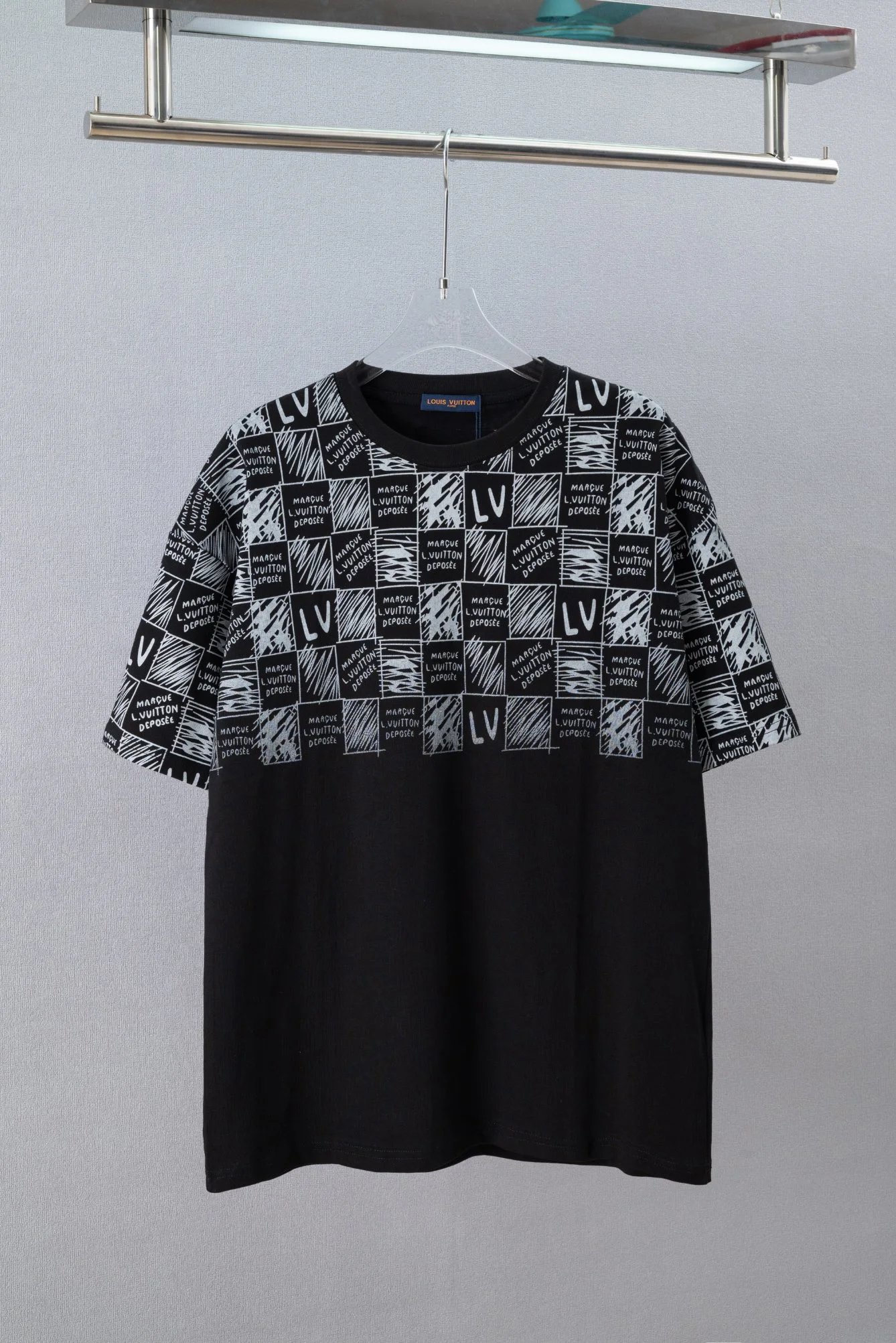 Louis Vuitton T-Shirt — e2fb3e42