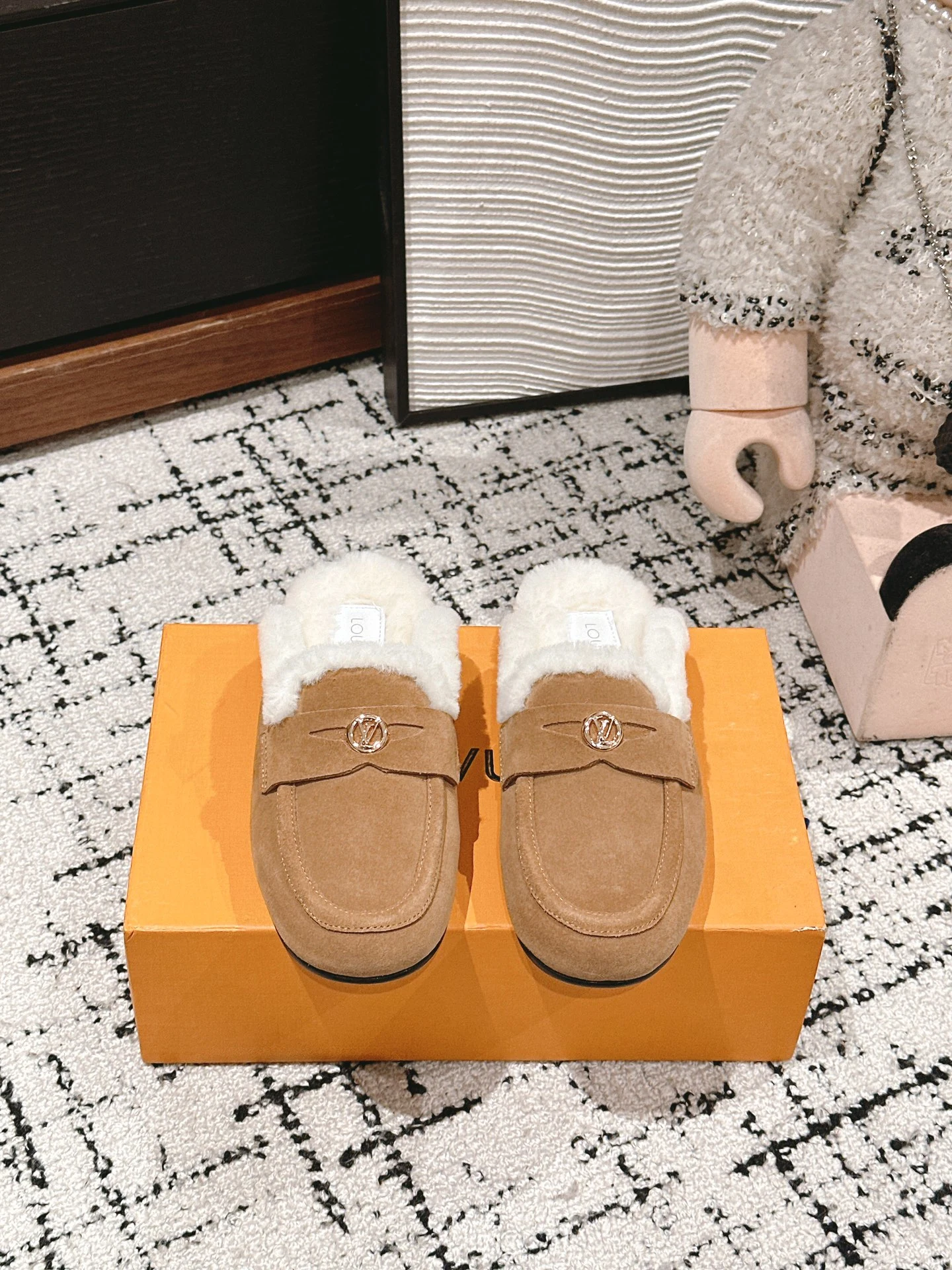 Louis Vuitton Mules — 322f6adf
