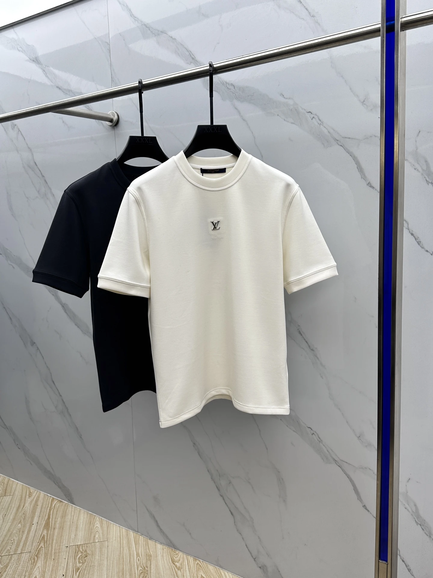 Louis Vuitton T-Shirt — a854216c