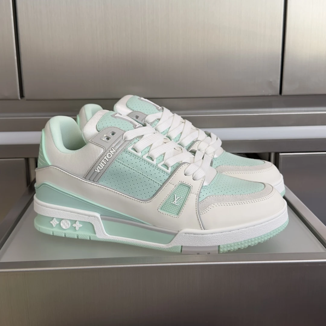 Louis Vuitton Sneakers — e53ac3fe