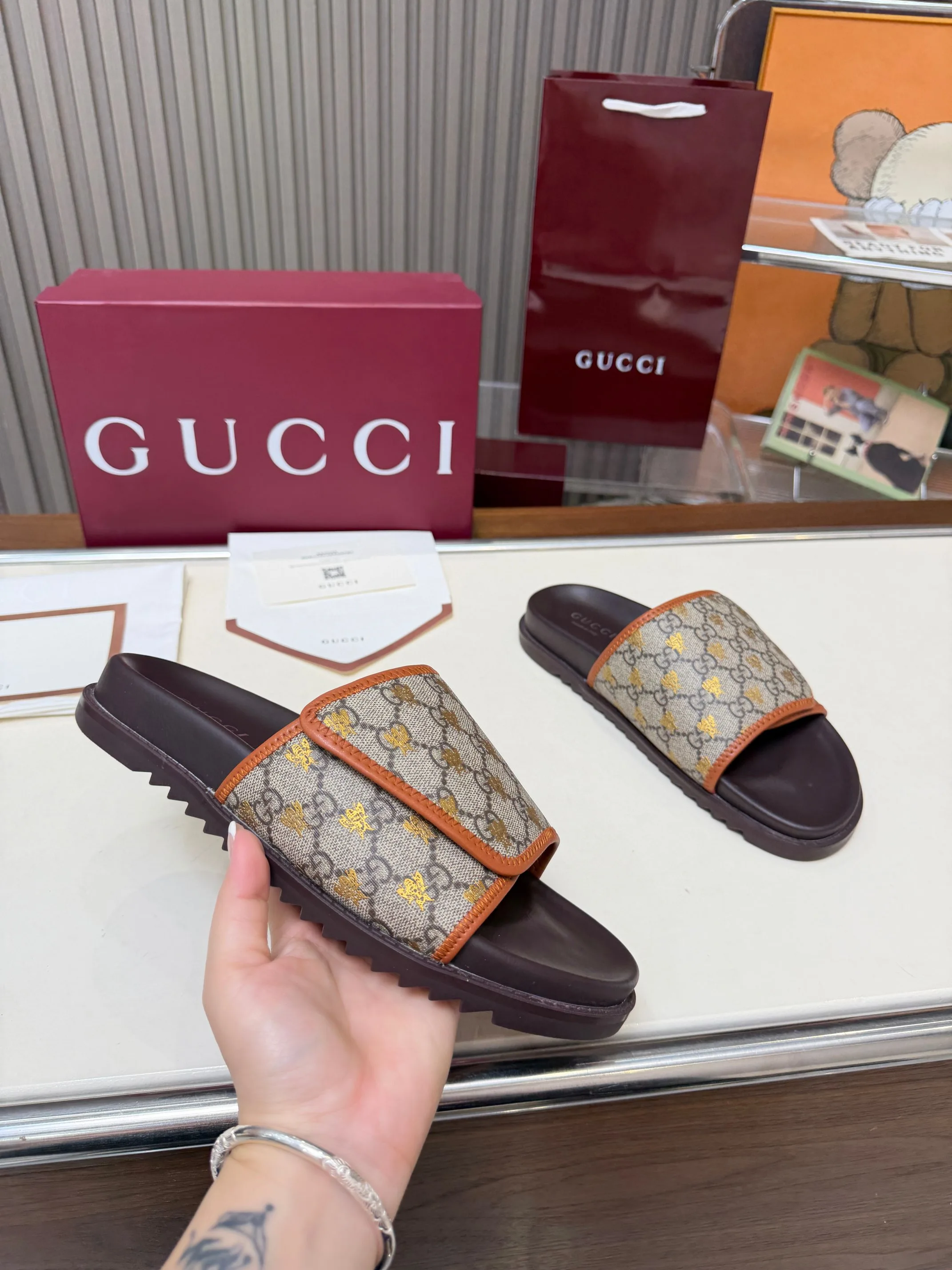 Gucci Slides — cac747dc