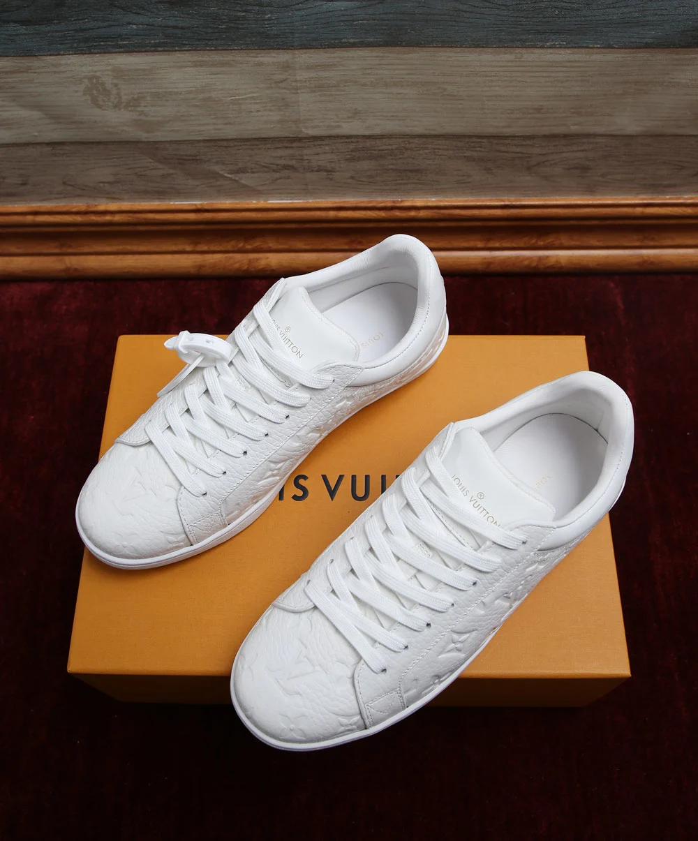 Louis Vuitton Sneakers — 295a26de