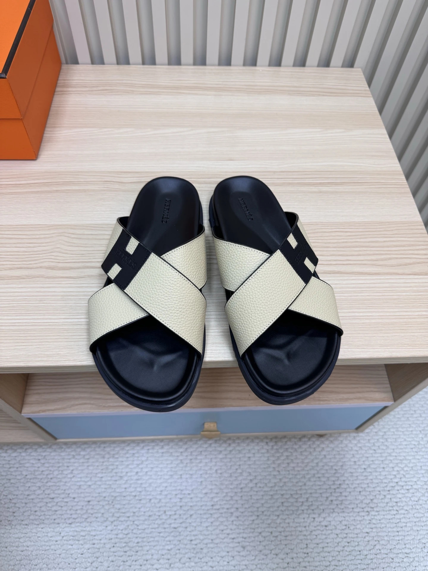 Hermès Slippers — e9d9e2ac