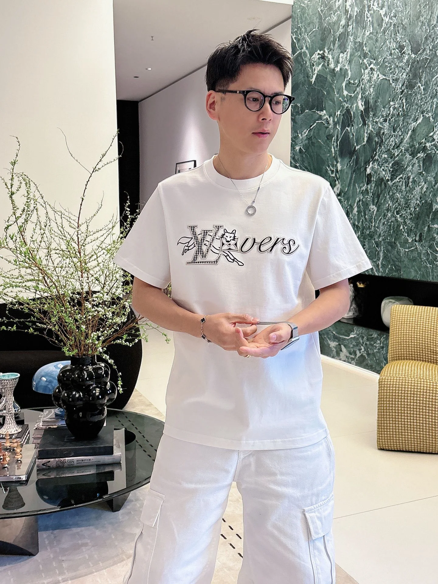 Louis Vuitton T-Shirt — 5f0b8b4b