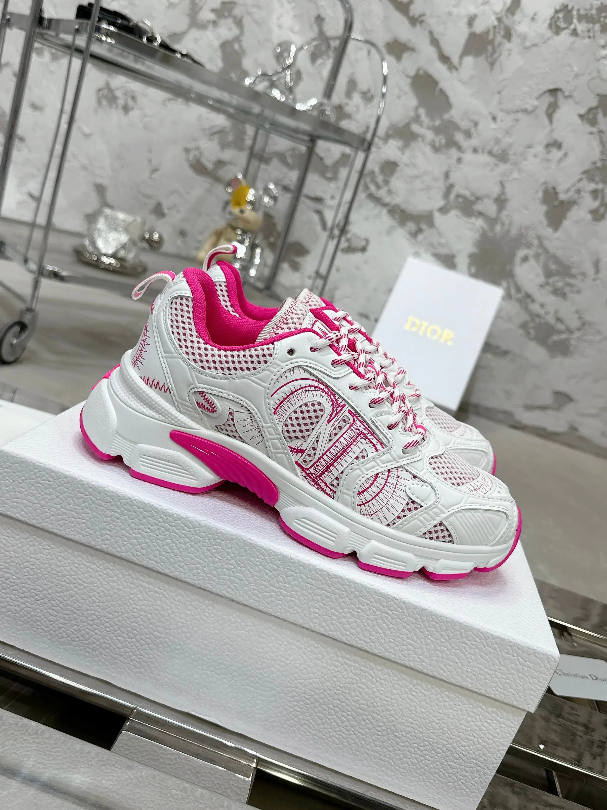 Dior Sneakers — 73218f2e
