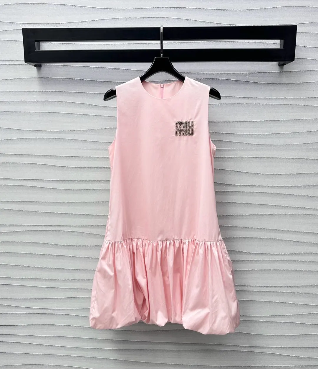 Dresses — 93484227