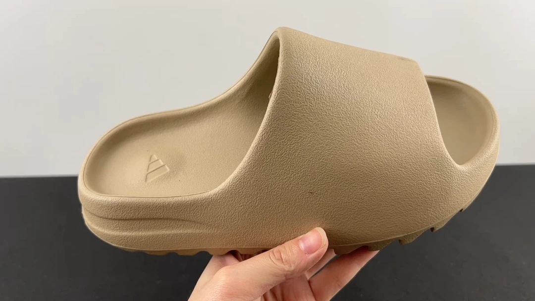 Adidas Slippers — 6d9027df