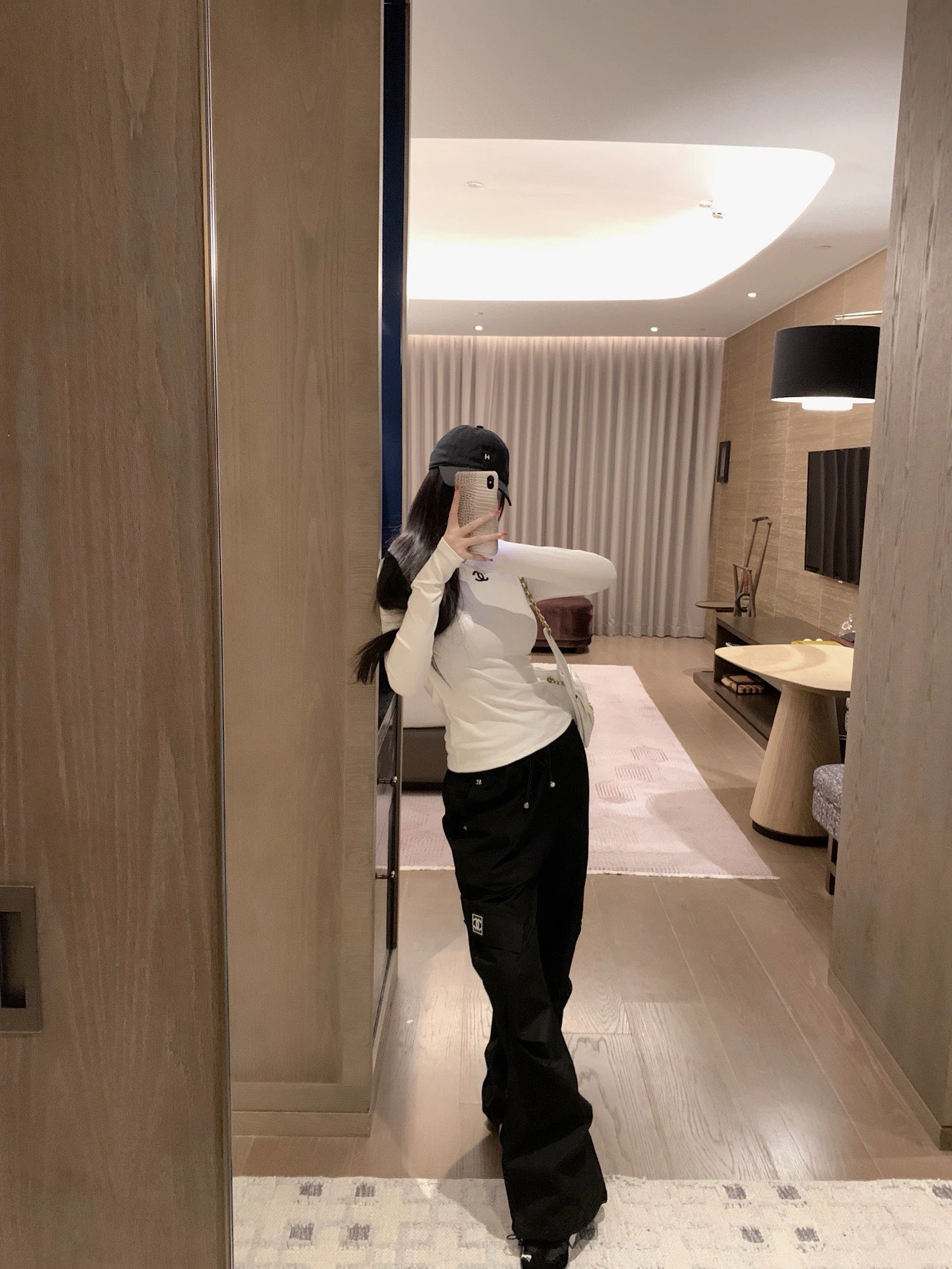 Trousers — d6f2639a