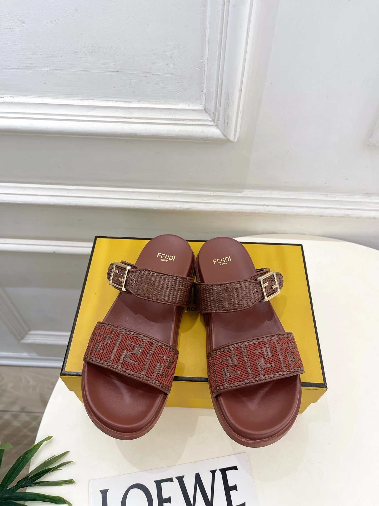 Fendi Slippers — 610b3173