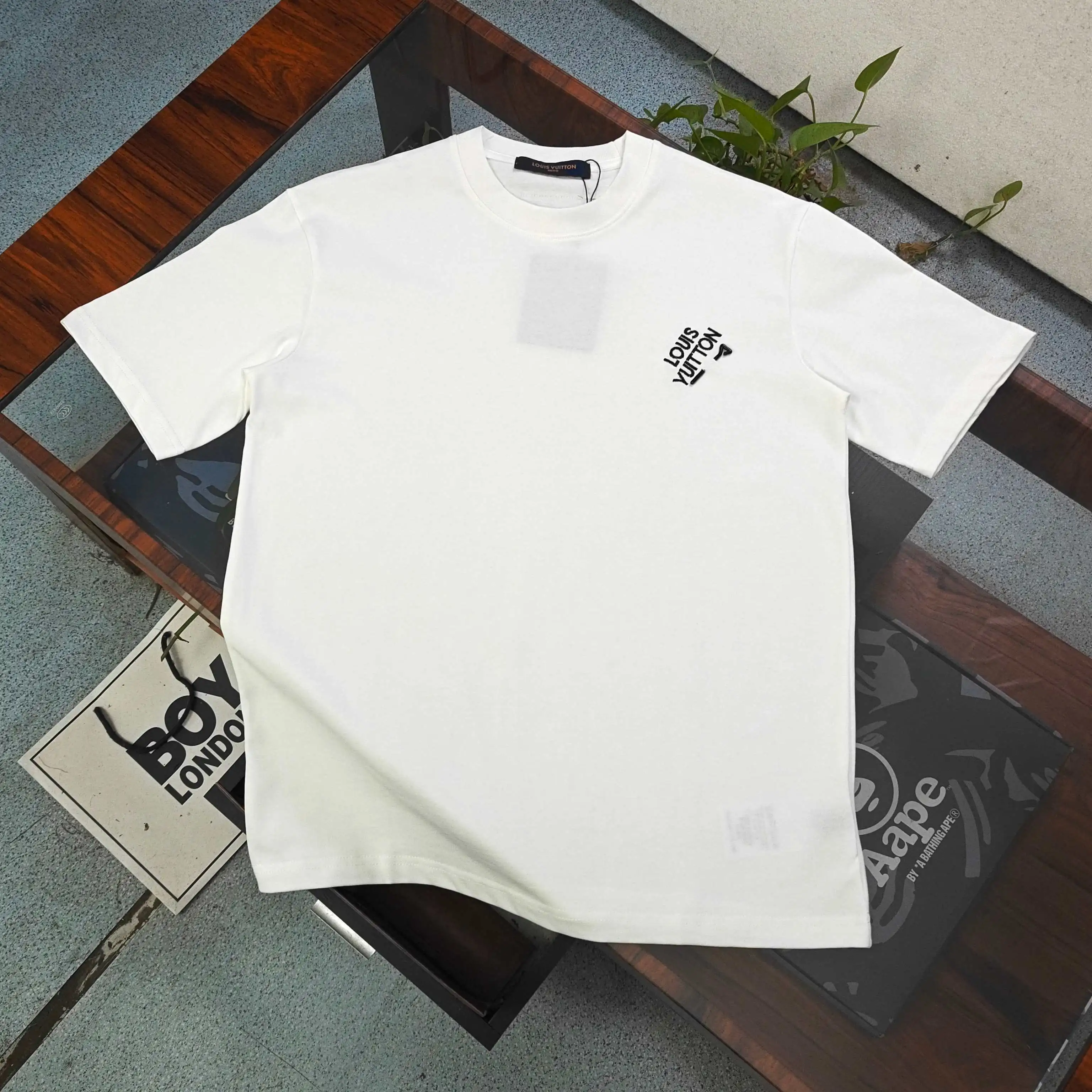 Louis Vuitton T-Shirt — daa6d4e6