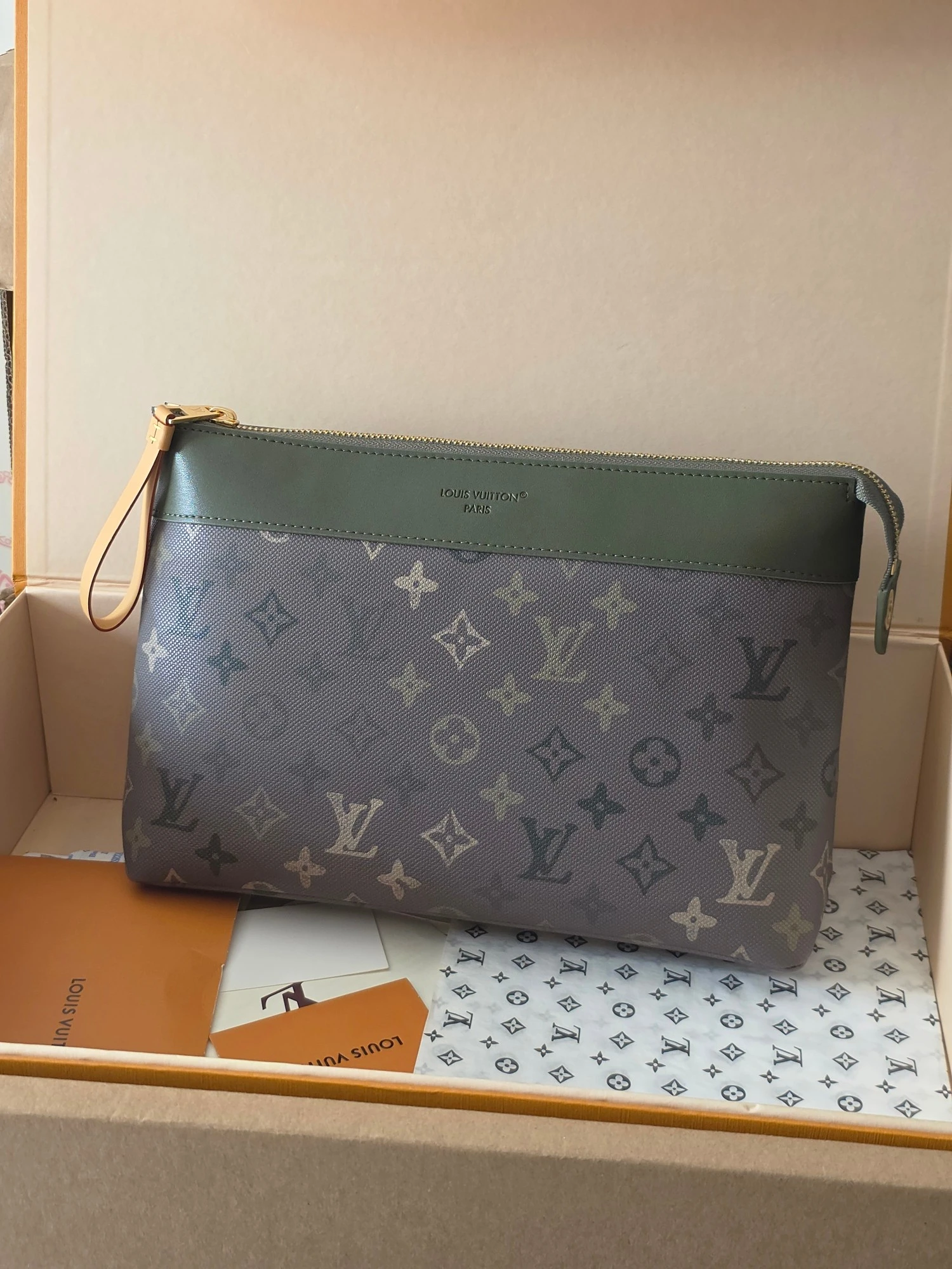 Louis Vuitton Bag — 993e7b5b
