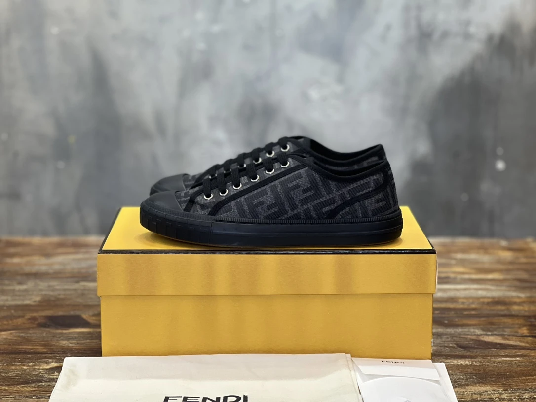 Fendi Sneakers — 49ad011d