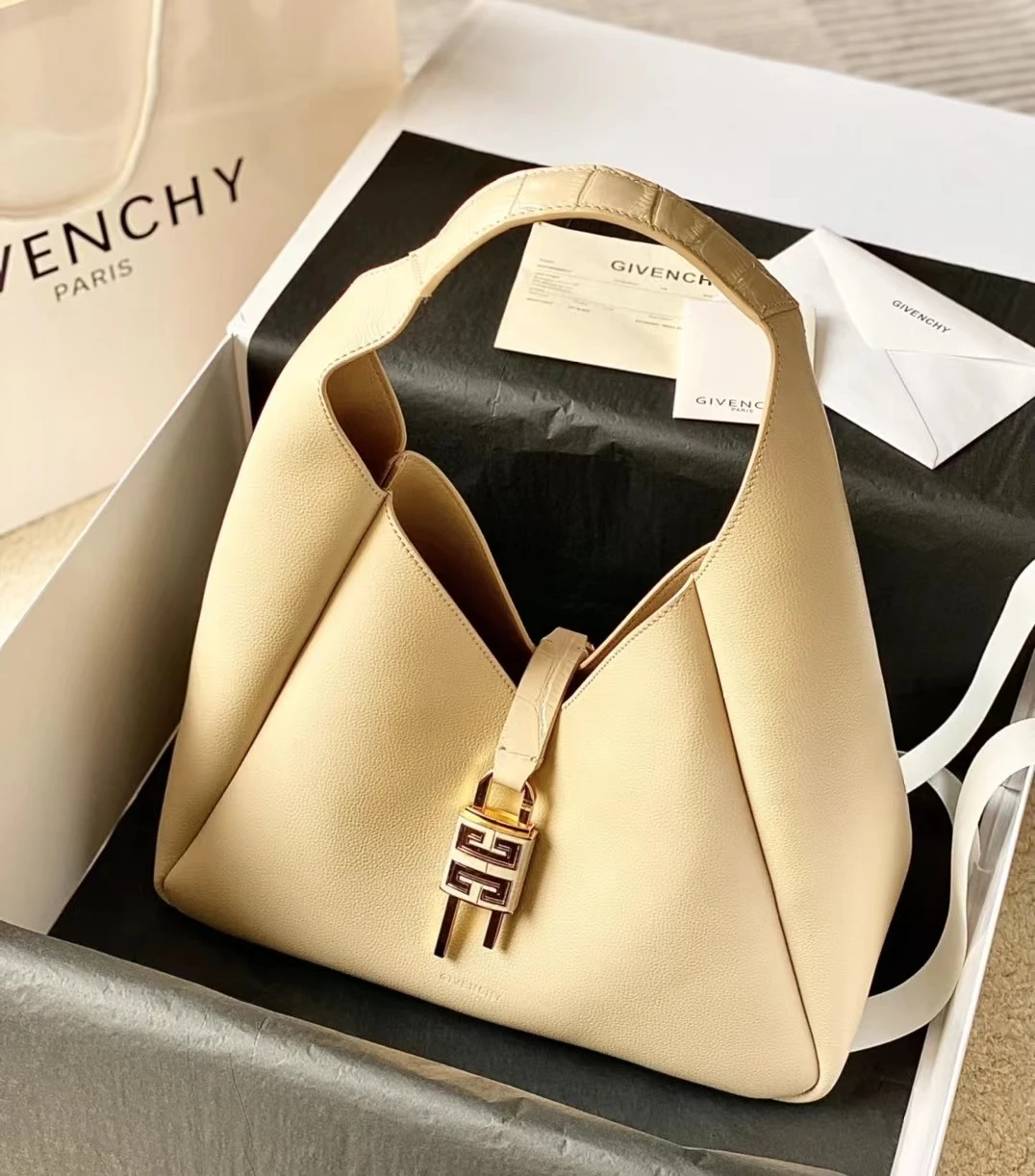 Givenchy Bag — d39a1c3e