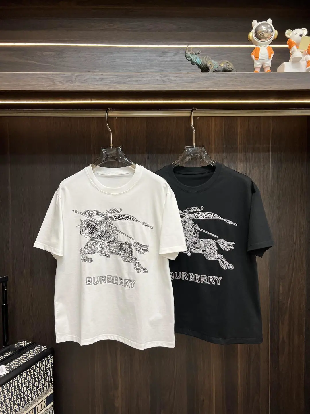 Burberry T-Shirt — 697f5826