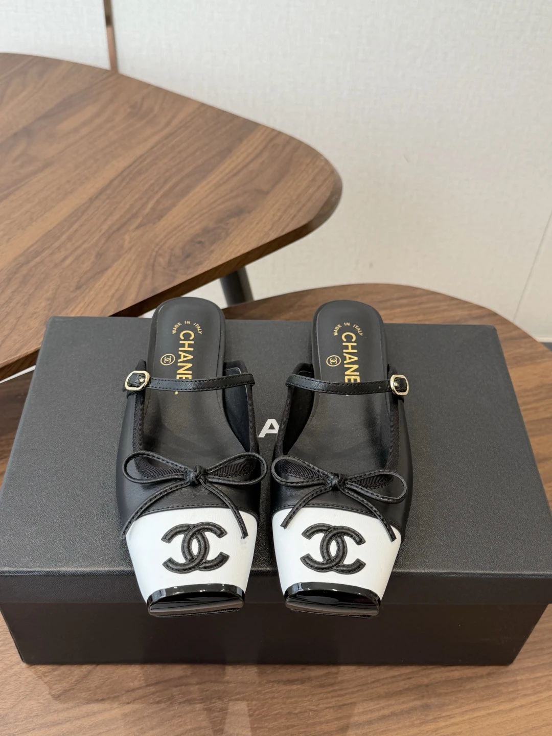 Chanel Slippers — 51f1874e