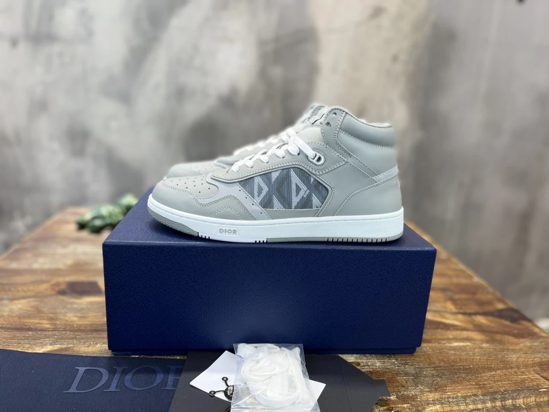 Dior Sneakers — 18998f25