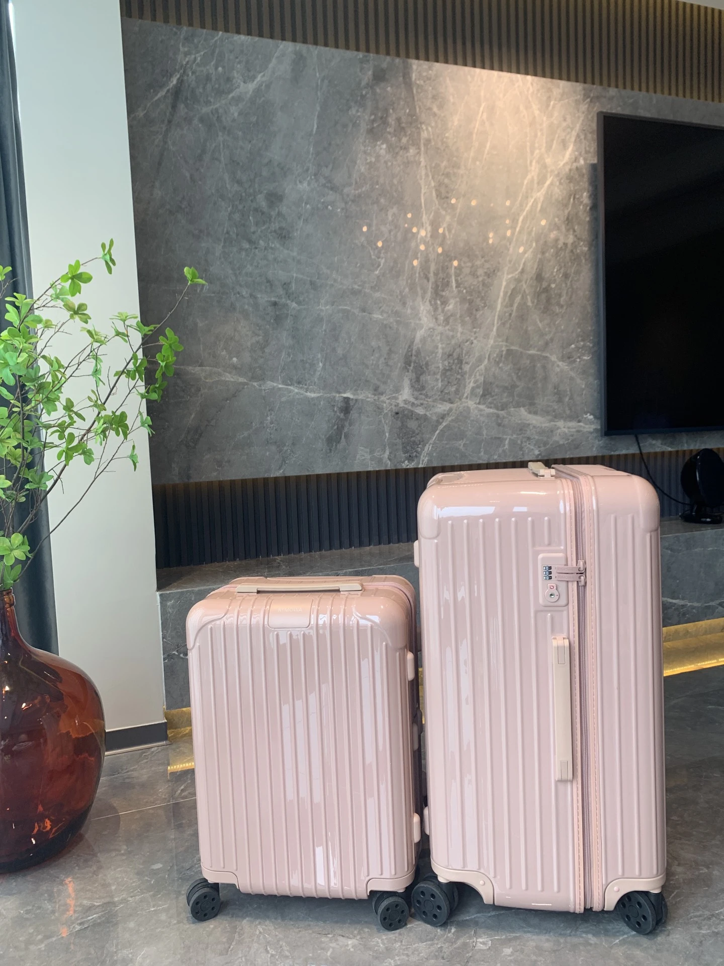 Luggage — 7ab3e489