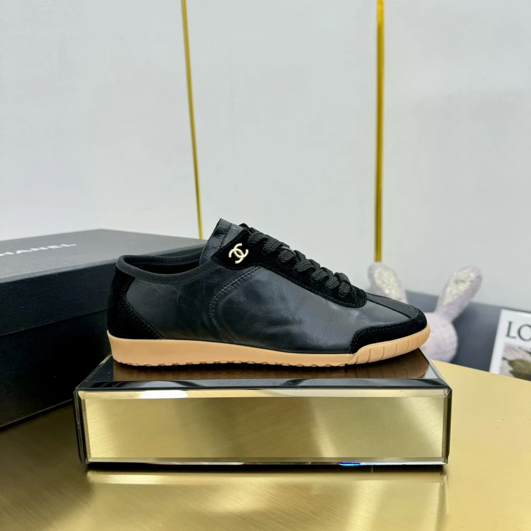 Chanel Sneakers — 052b7ff5