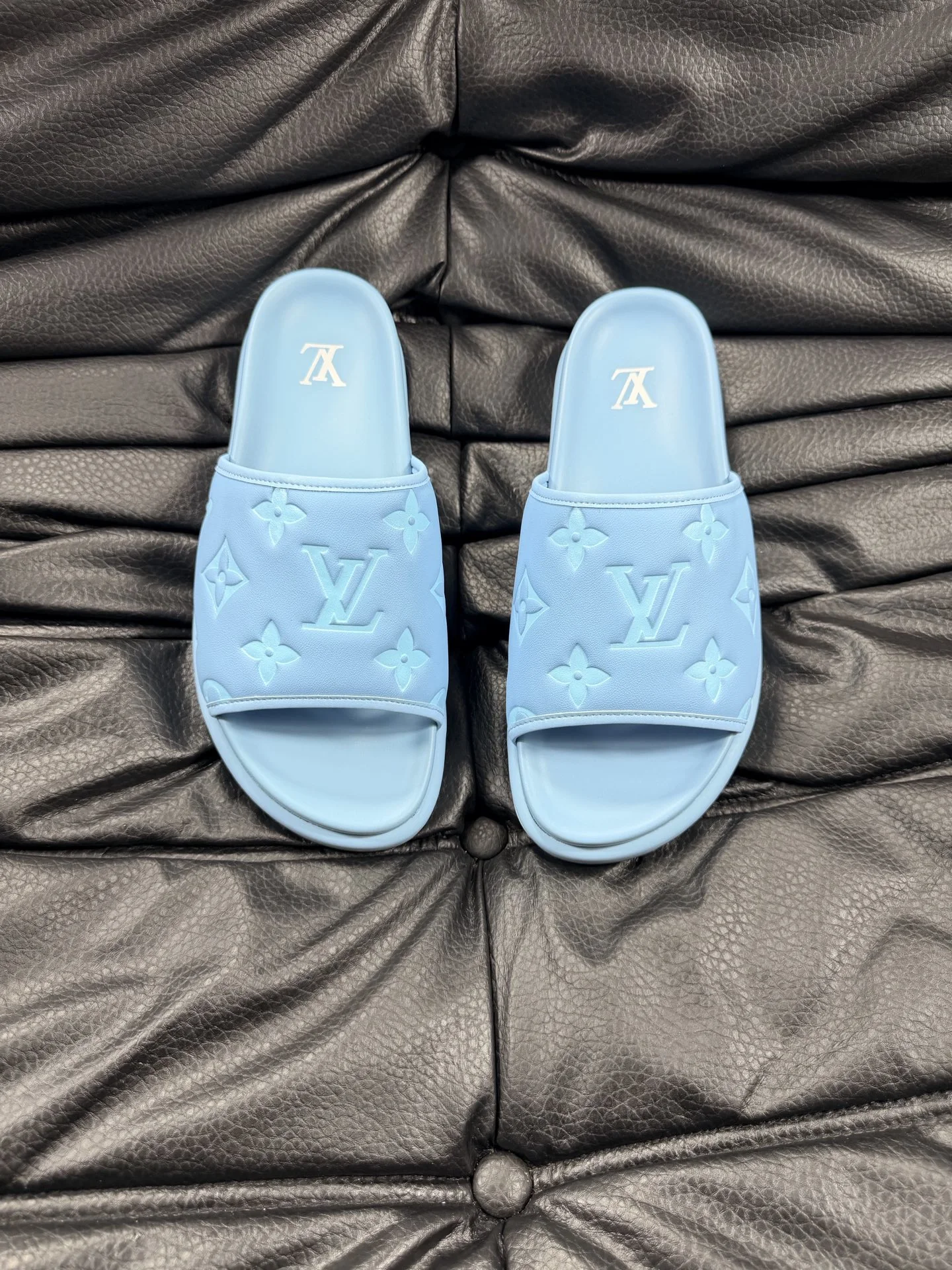 Louis Vuitton Slippers — 8ccf9e4d