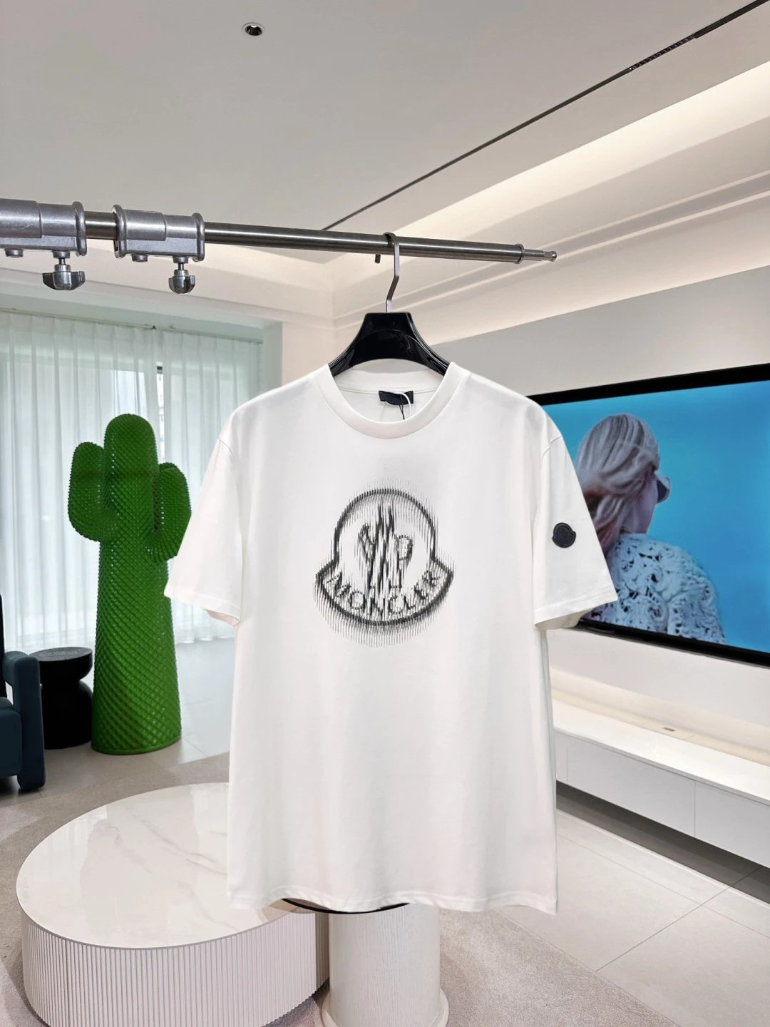 Moncler T-Shirt — 19eca9f8