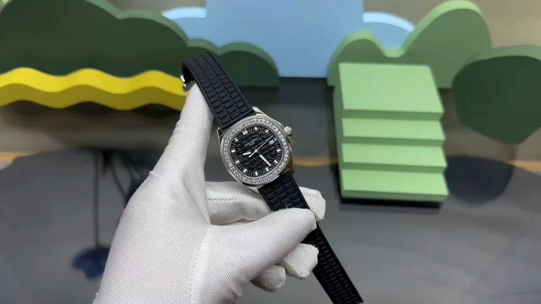 Patek Philippe Watch — d670ff45