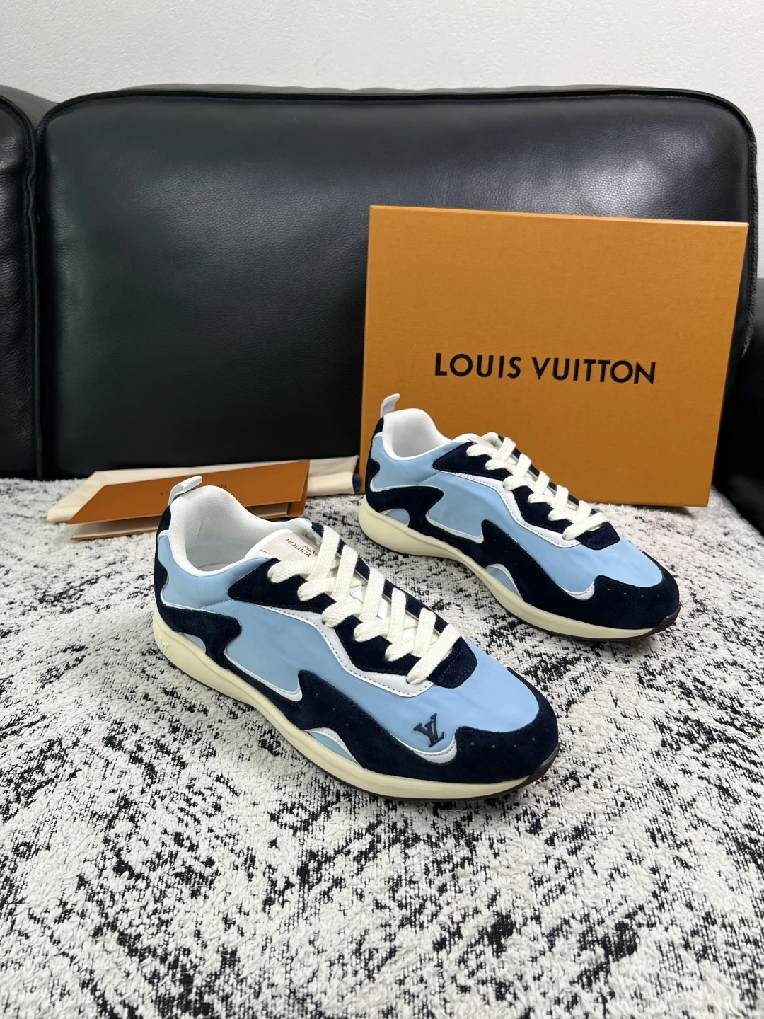 Louis Vuitton Sneakers — c665d5ef