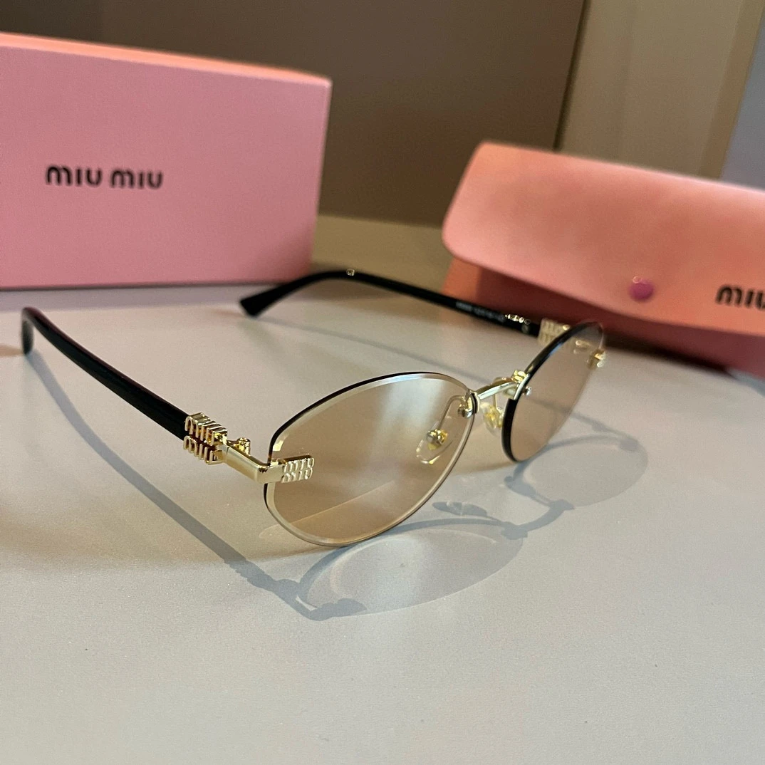 Miu Miu Eyewear — 4d681103