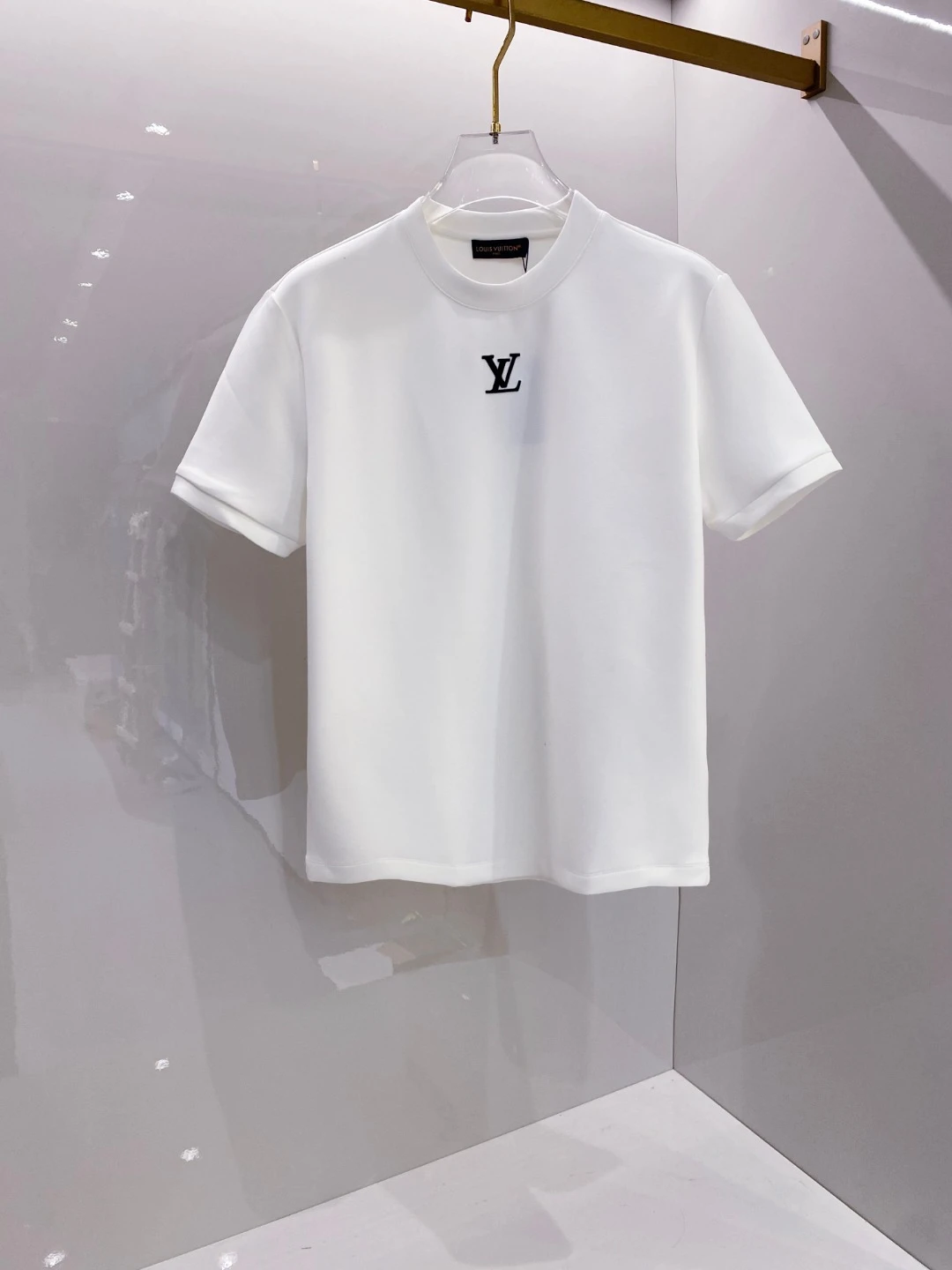 Louis Vuitton T-Shirt — d2449915