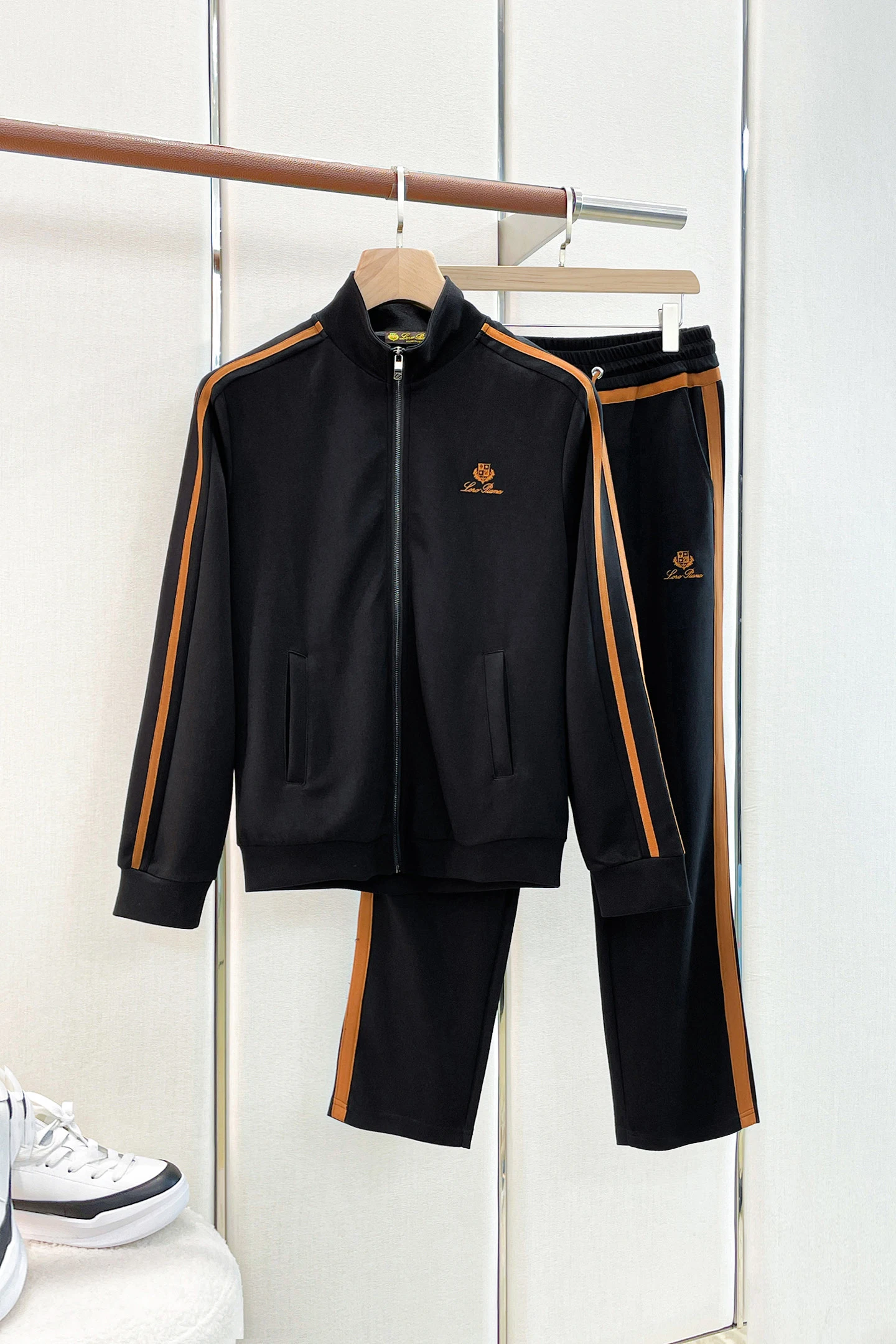 Loro Piana Clothing — 3fc951bf