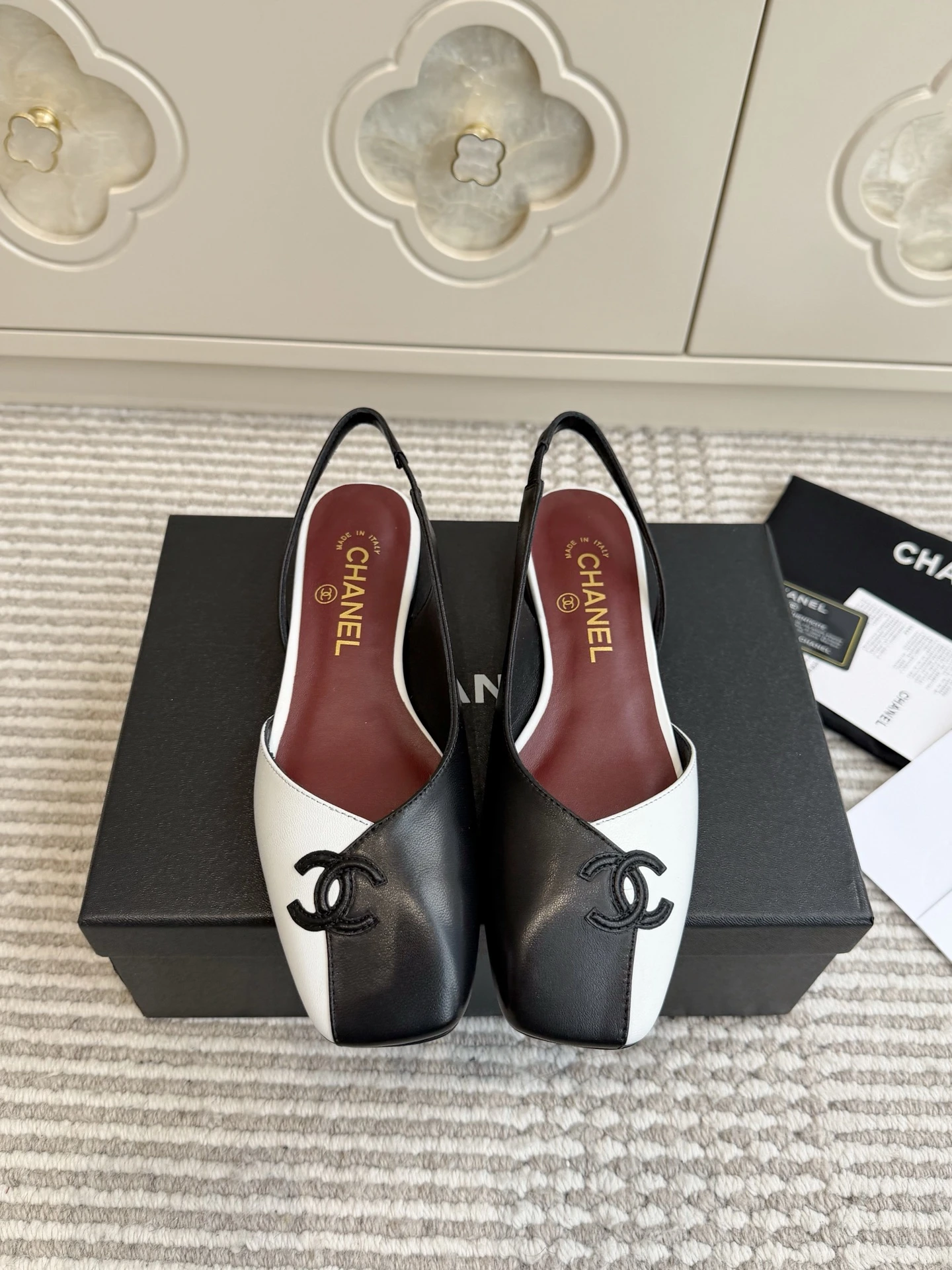Chanel Slippers — e69f880e