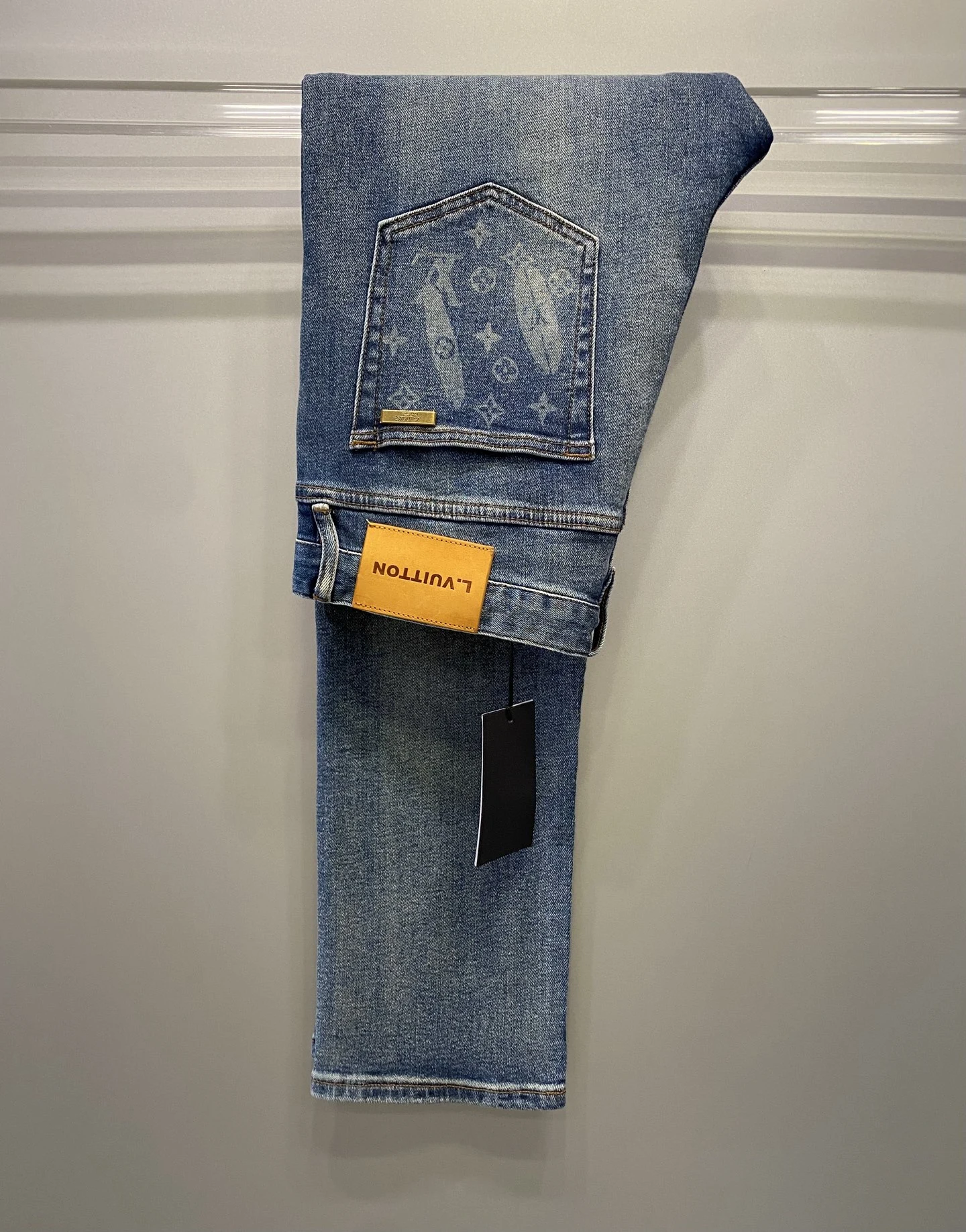 Louis Vuitton Jeans — 225f3374