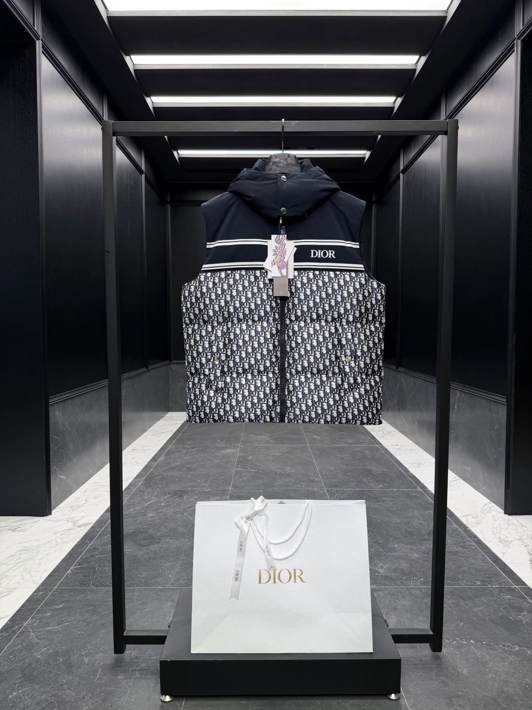 Moncler Down Jacket — 28ab3331