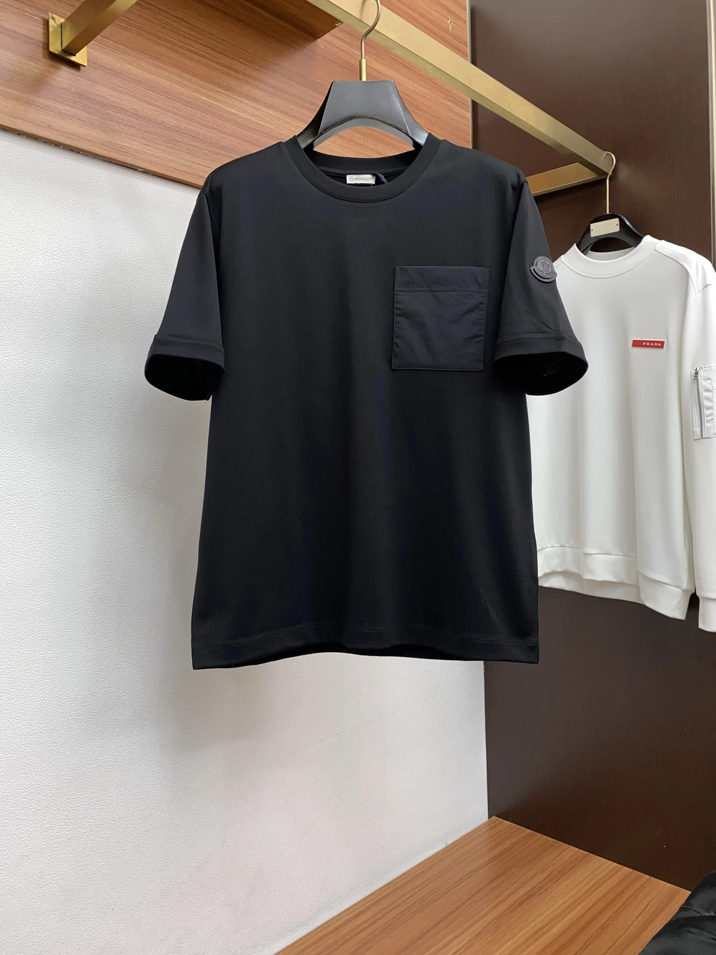 Moncler T-Shirt — cb7e92b1