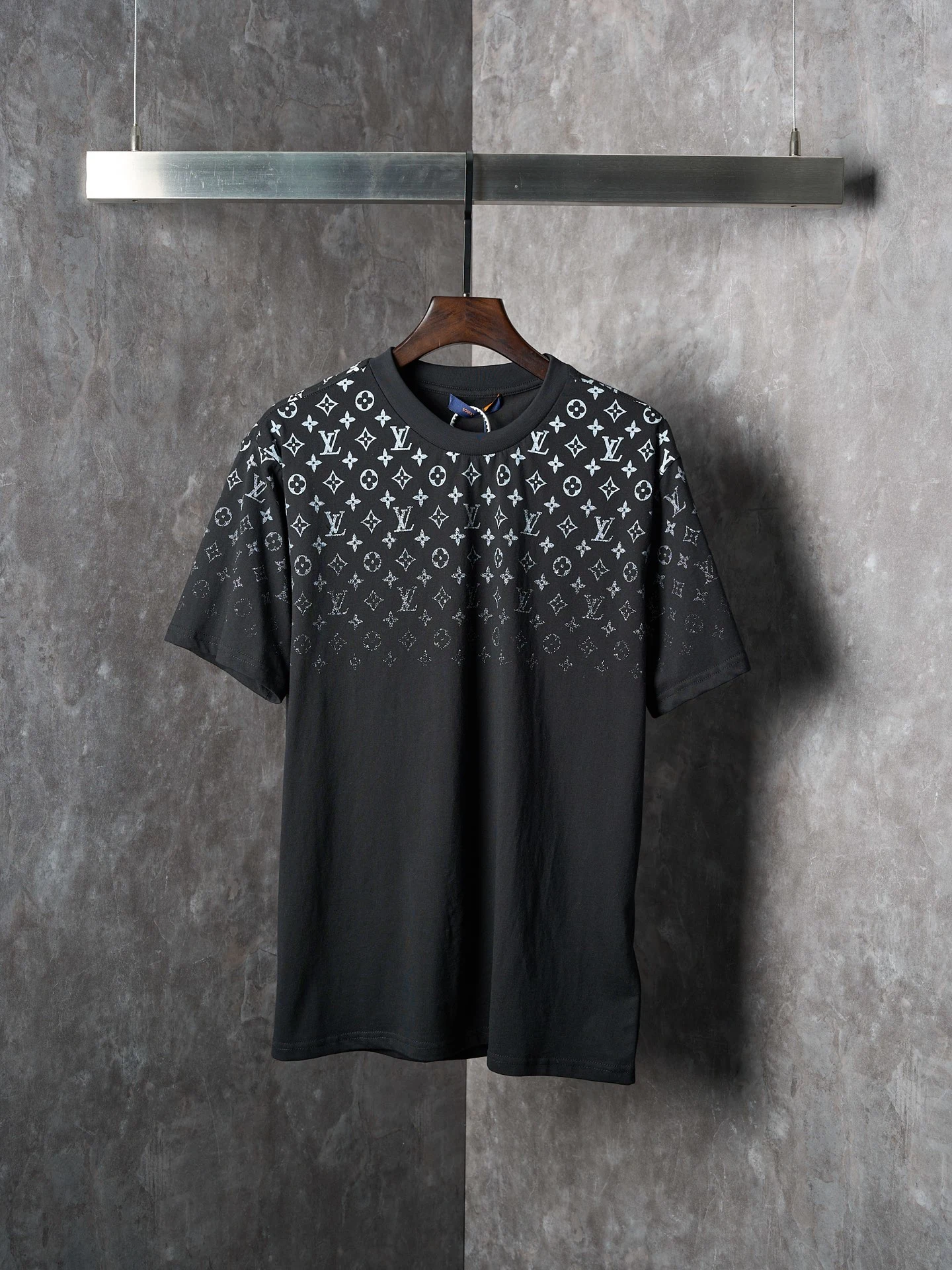 Louis Vuitton T-Shirt — 4b28fa3e