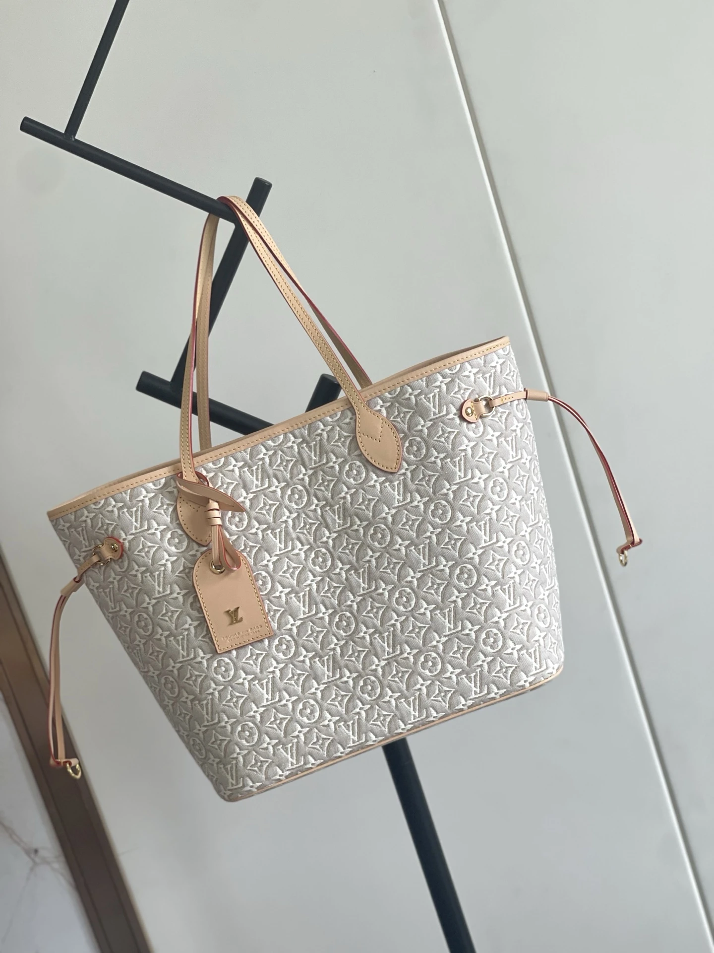 Louis Vuitton Bag — d28f2f96
