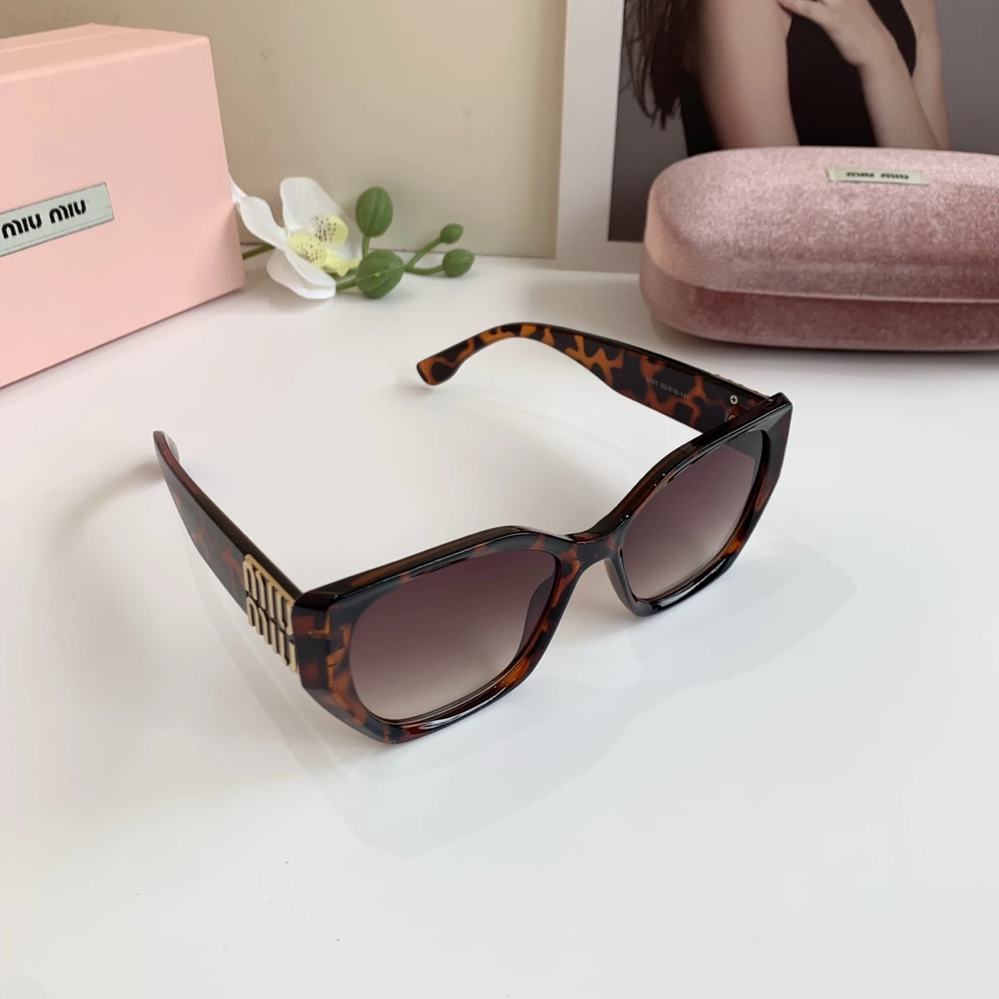 Miu Miu Eyewear — 761d7c5b