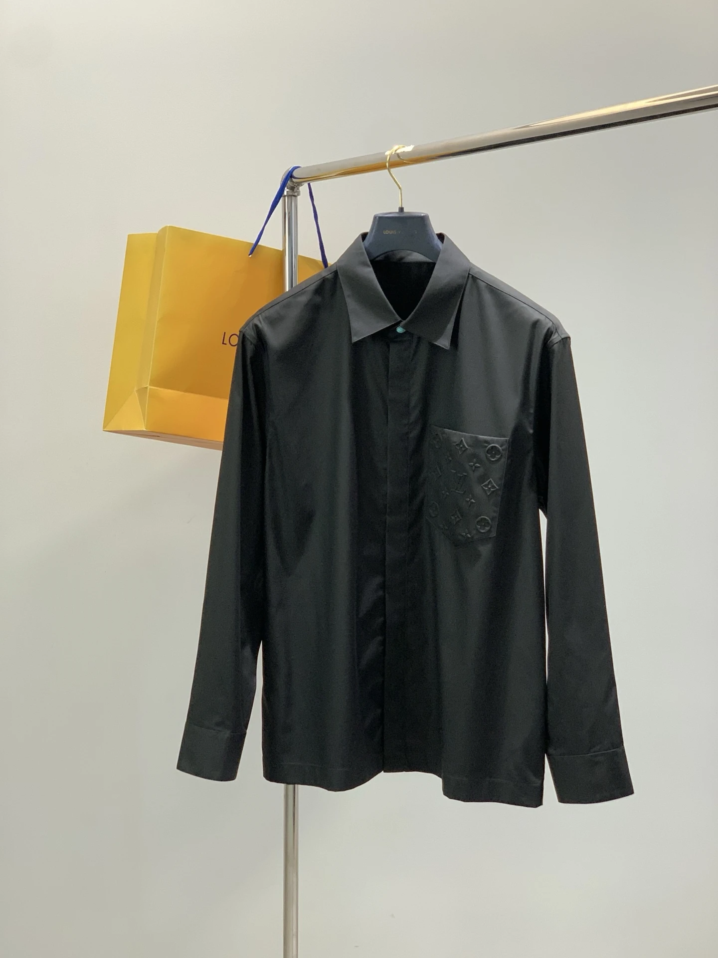 Louis Vuitton Shirts — 9e719cc3