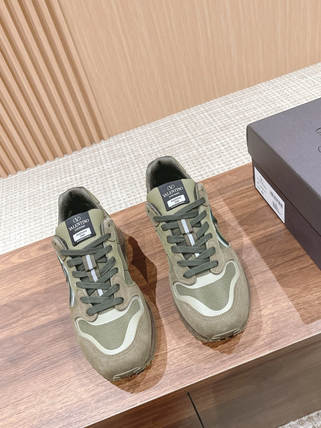 Valentino Sneakers — dfdbfaf9