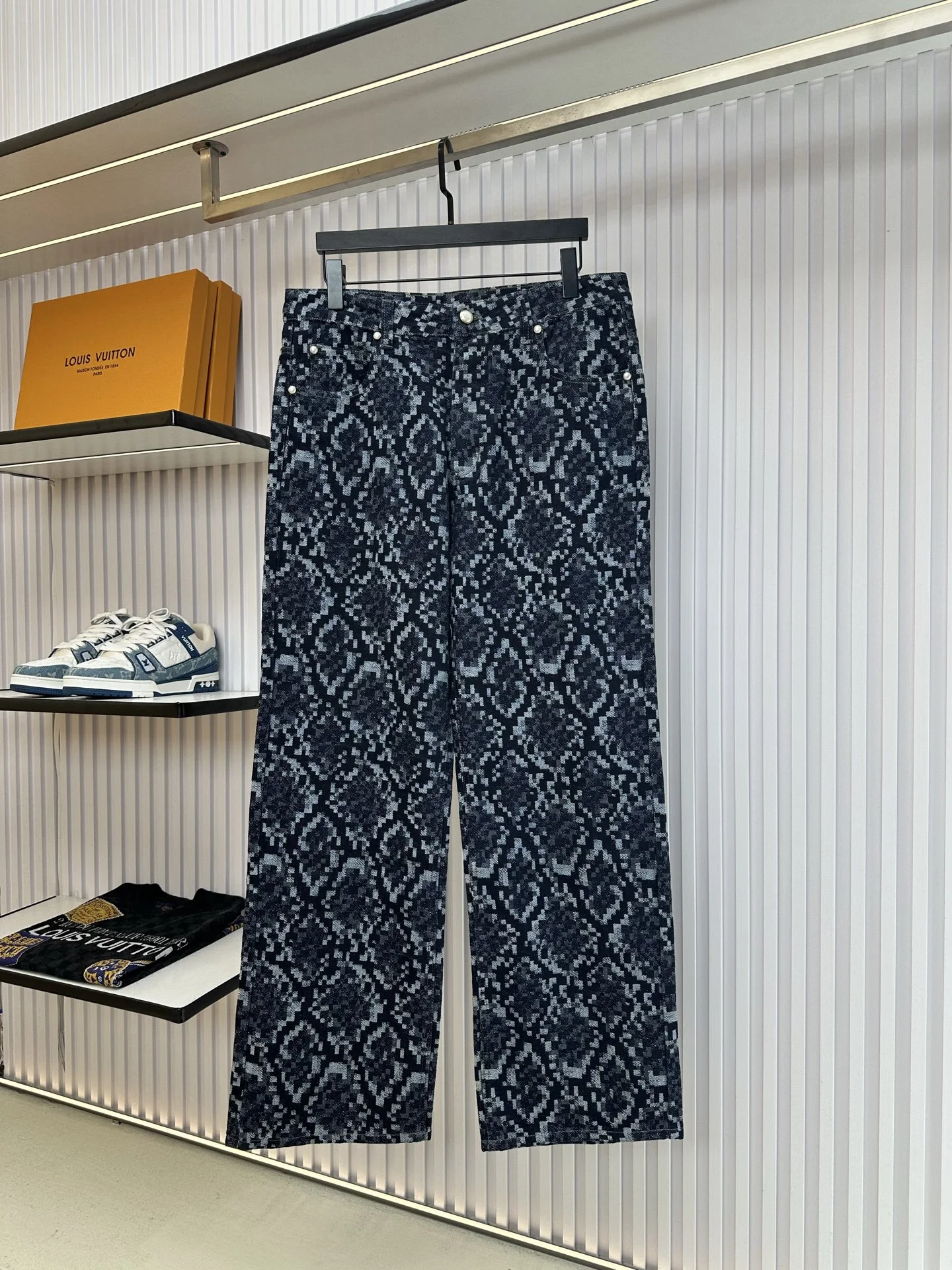 Louis Vuitton Jeans — 2fae4d52