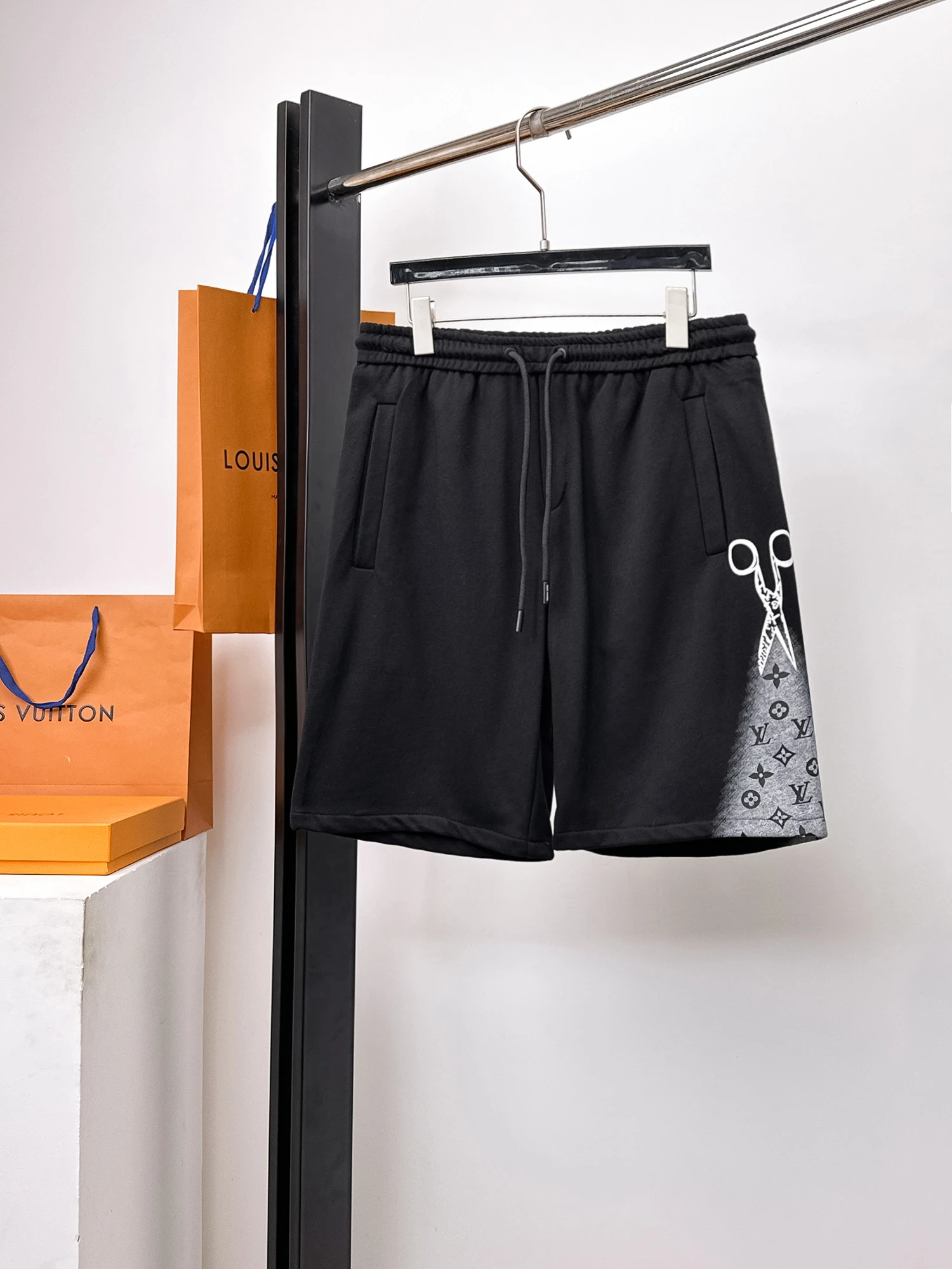 Louis Vuitton Shorts — a59f5480