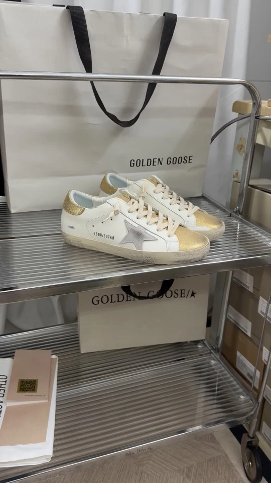 Golden Goose Sneakers — c6f324c2