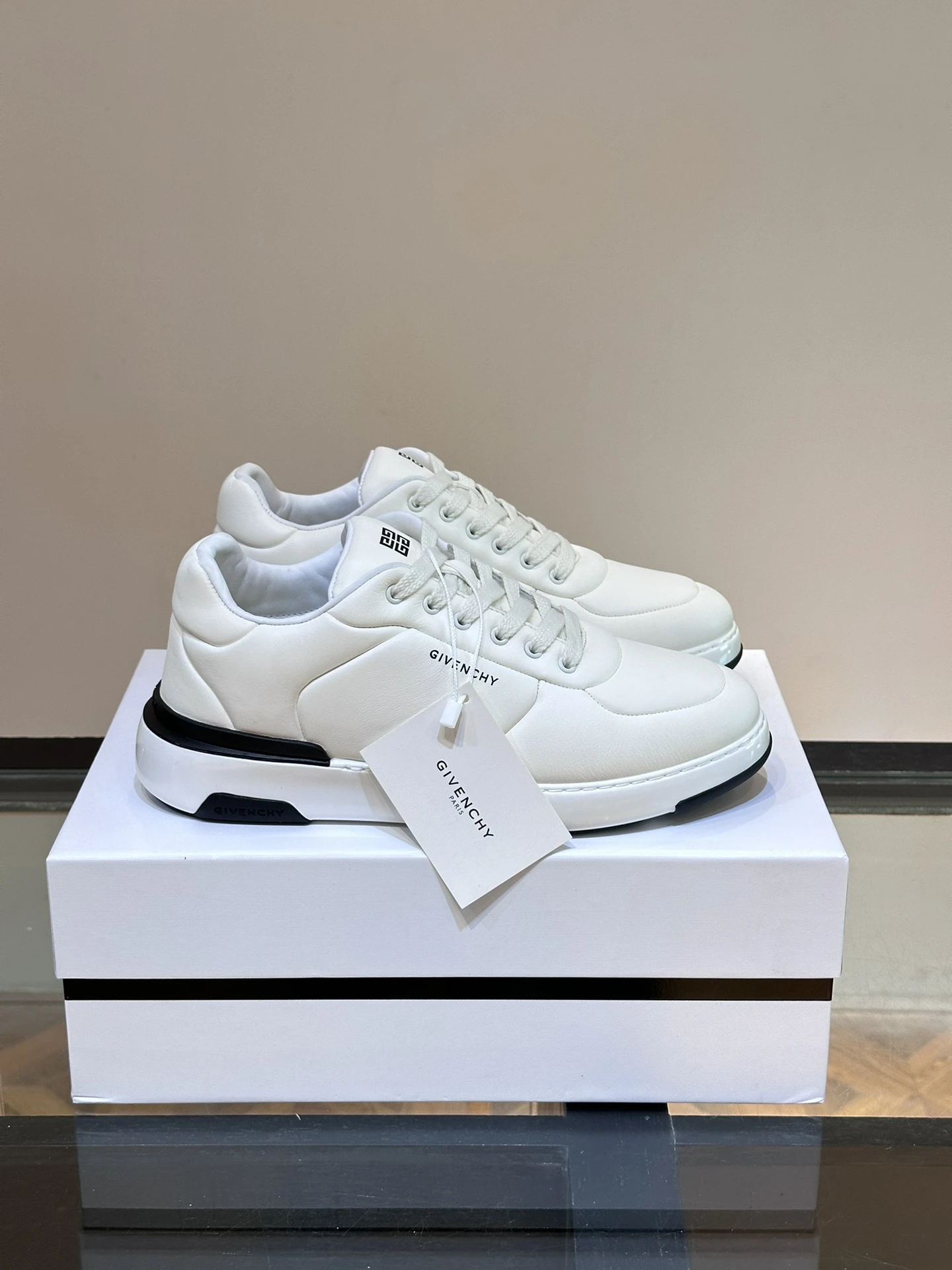 Givenchy Sneakers — 04982cb9
