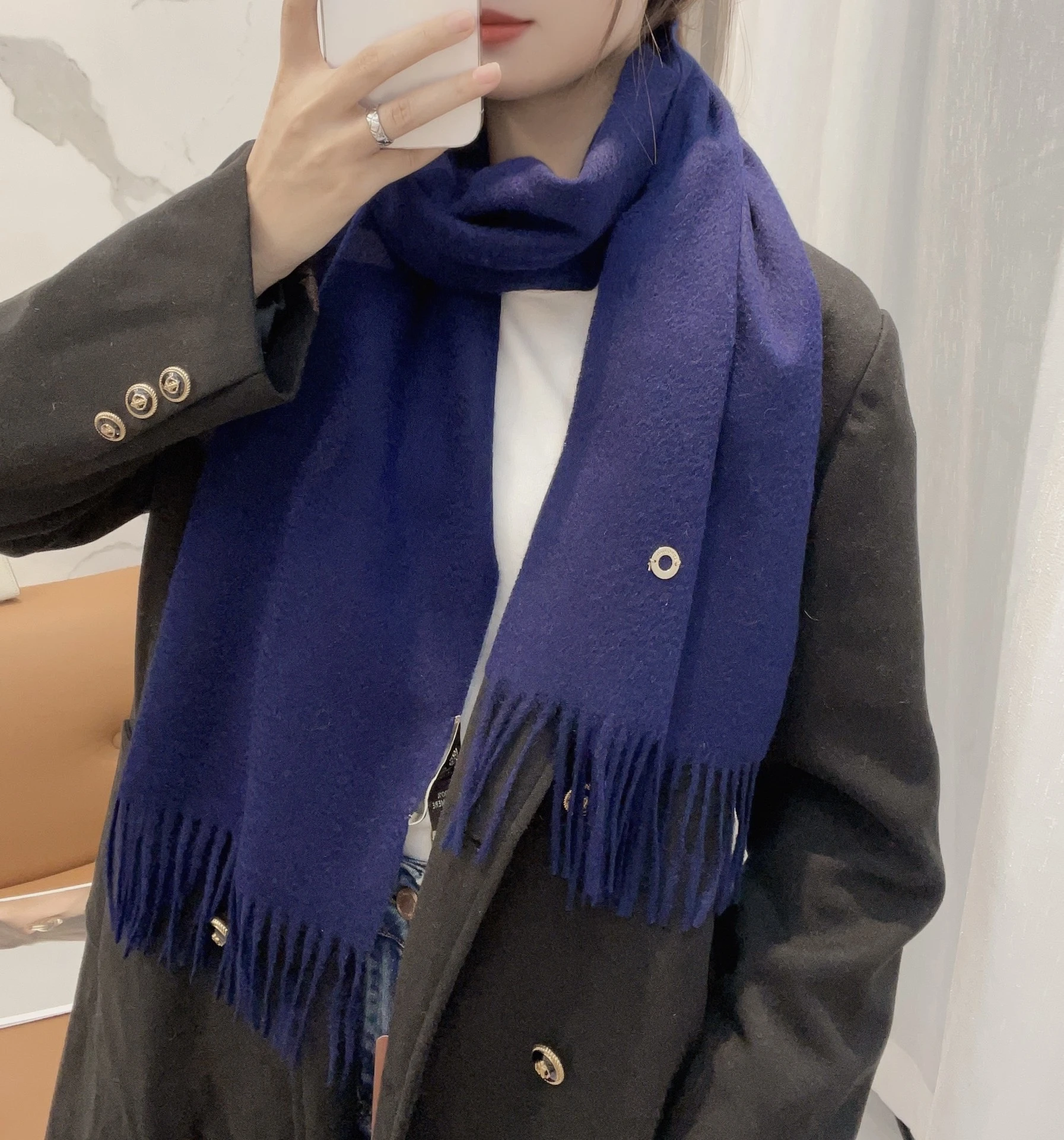 Scarves — 285694f7