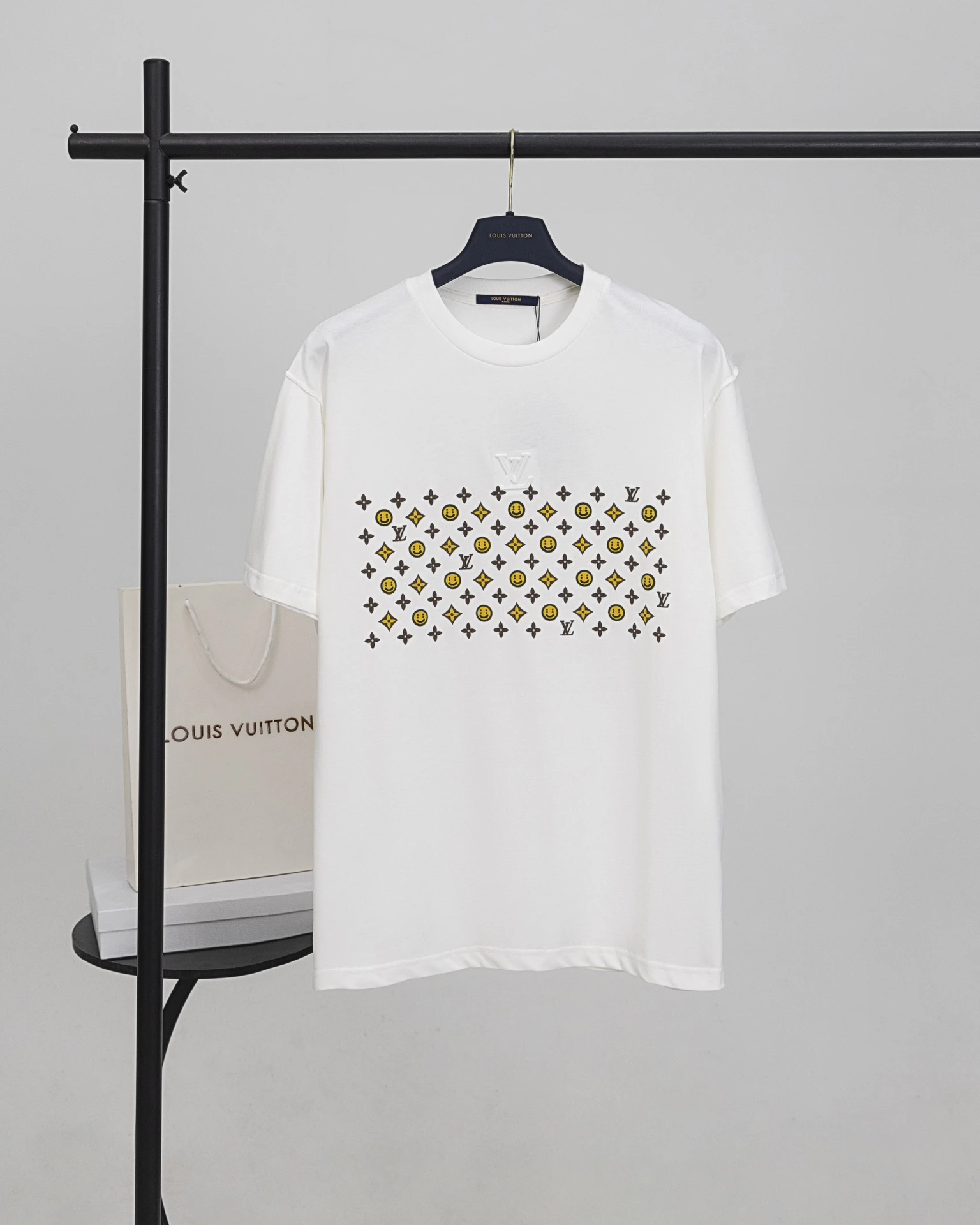 Louis Vuitton T-Shirt — 2cd3e695