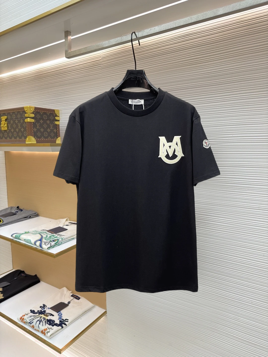 Moncler T-Shirt — e7fa9be8