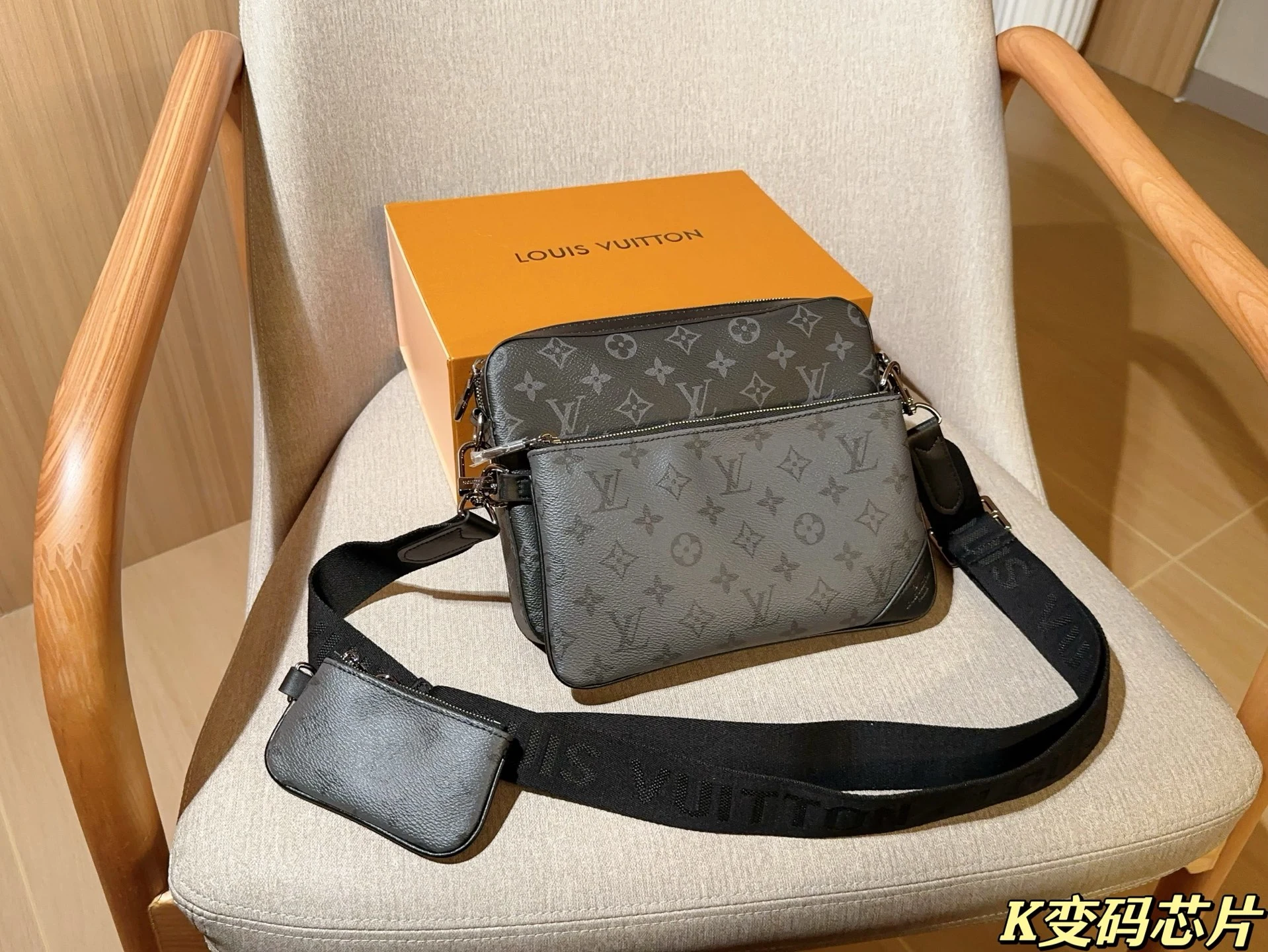 Louis Vuitton Bag — 2f4f3e8a