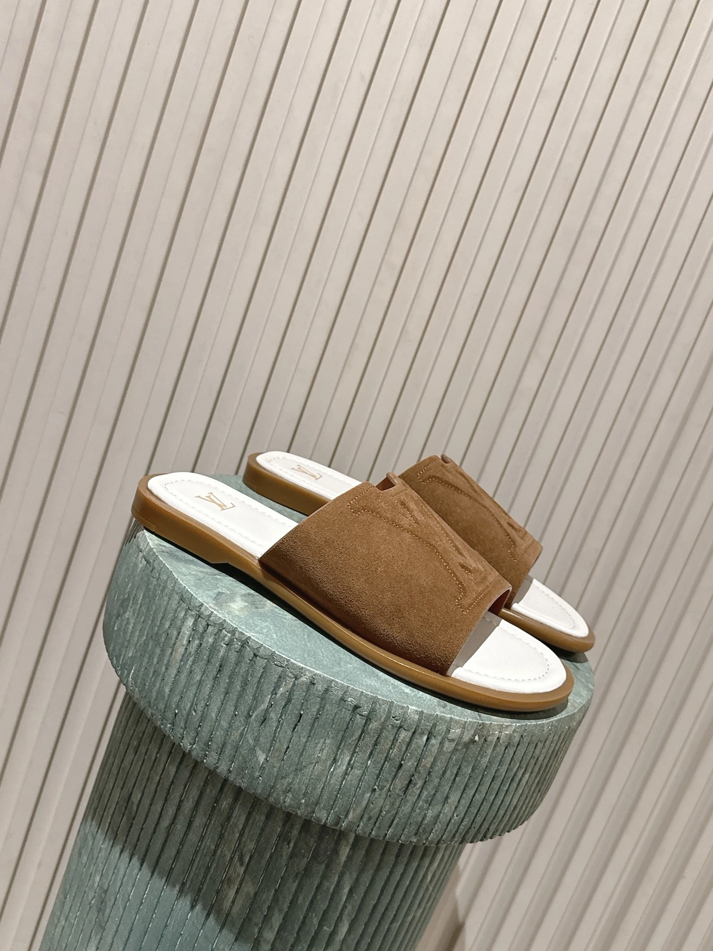 Louis Vuitton Slides — ff182c6d