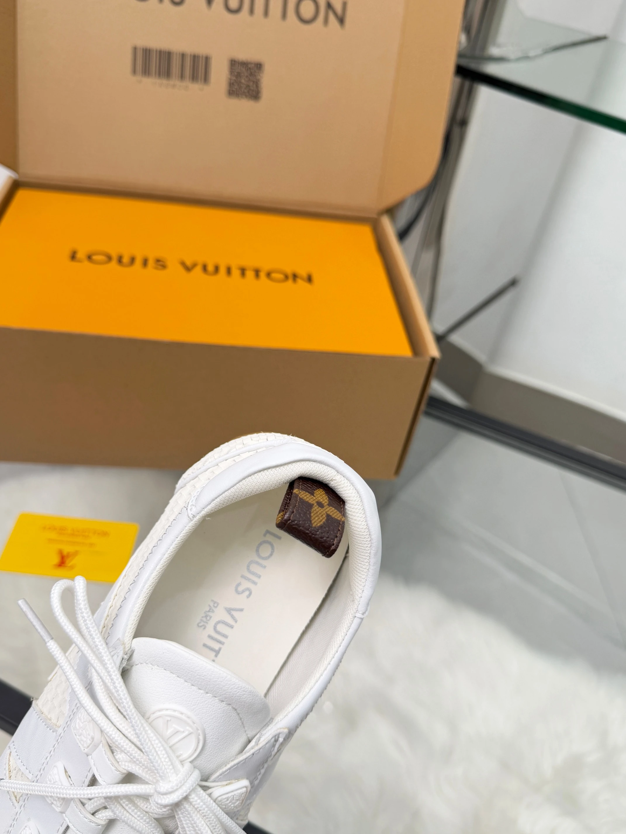 Louis Vuitton Sneakers — 960a25c5