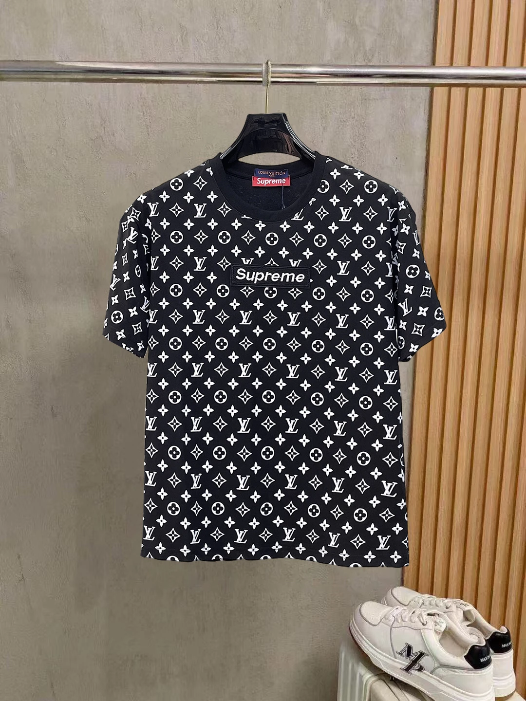 Louis Vuitton T-Shirt — 5067e64b