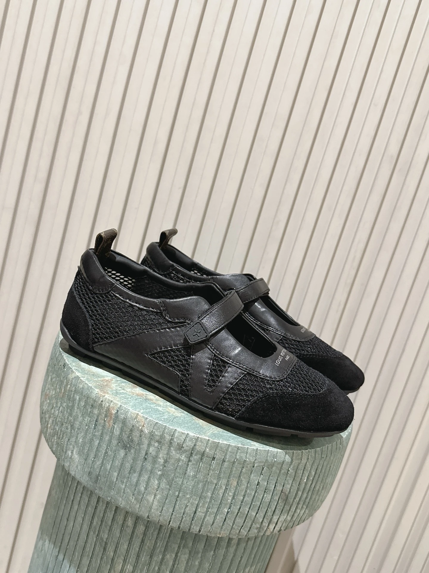 Louis Vuitton Sneakers — 63da14aa